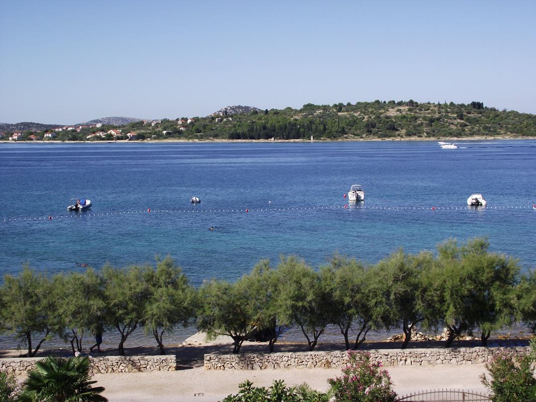 Vodice Srima studio ap na samoj plaži Njuškalo Turizam