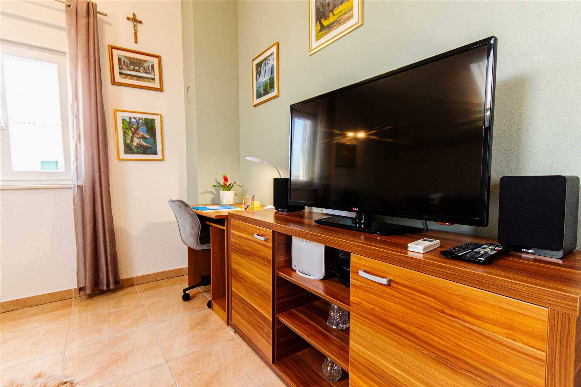 Prostrani stan s pogledom na more u blizini Marjana i plaže