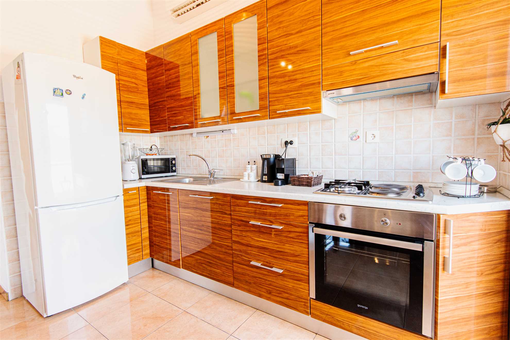 Prostrani stan s pogledom na more u blizini Marjana i plaže