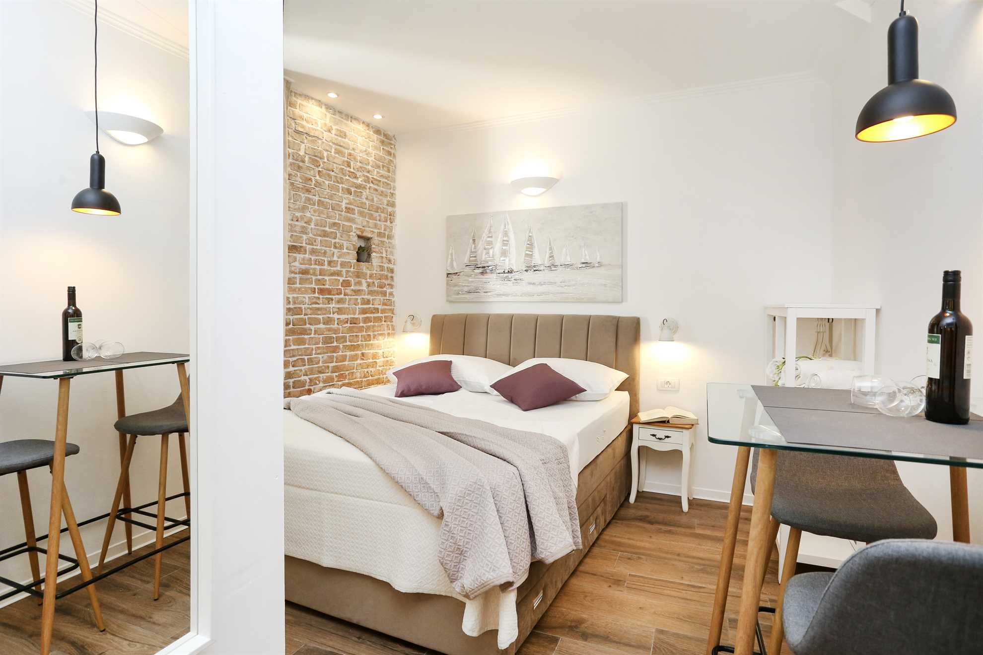 Luxury studio apartment in the Old town, Monfrina 2