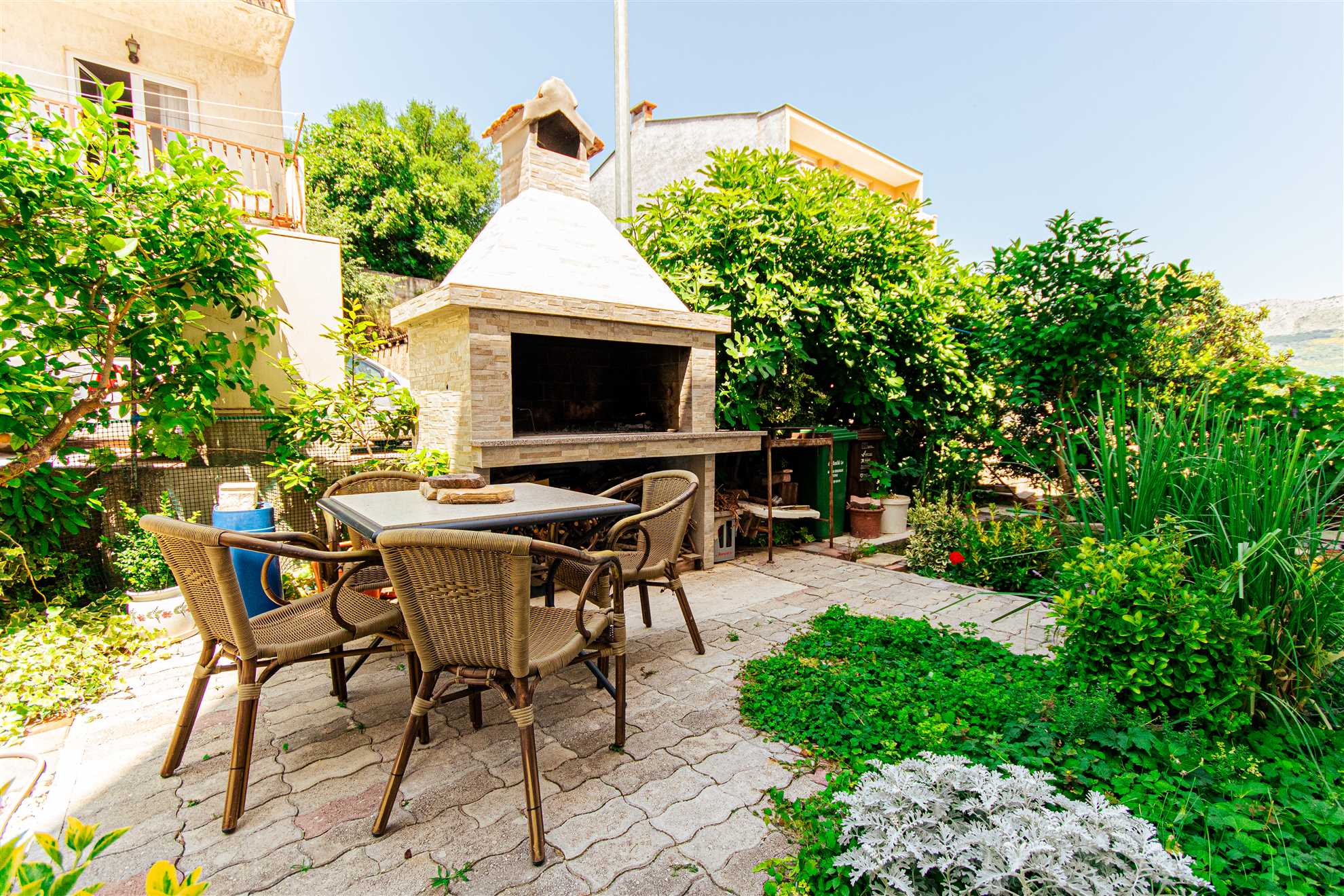 Elegantan apartman Marta, privatni vrt i roštilj, privatni parking
