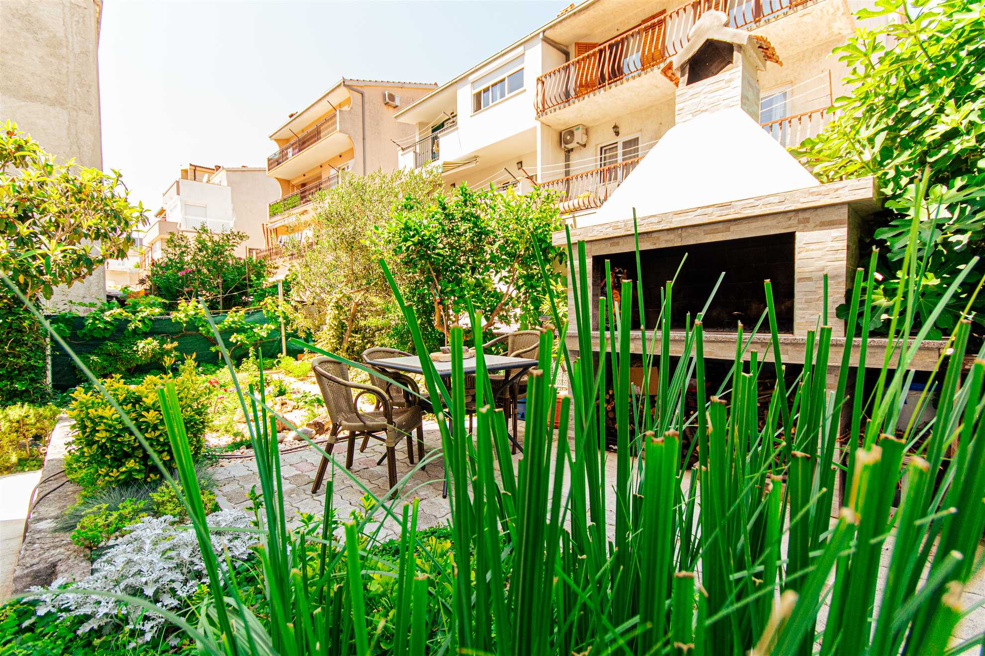 Elegantan apartman Marta, privatni vrt i roštilj, privatni parking