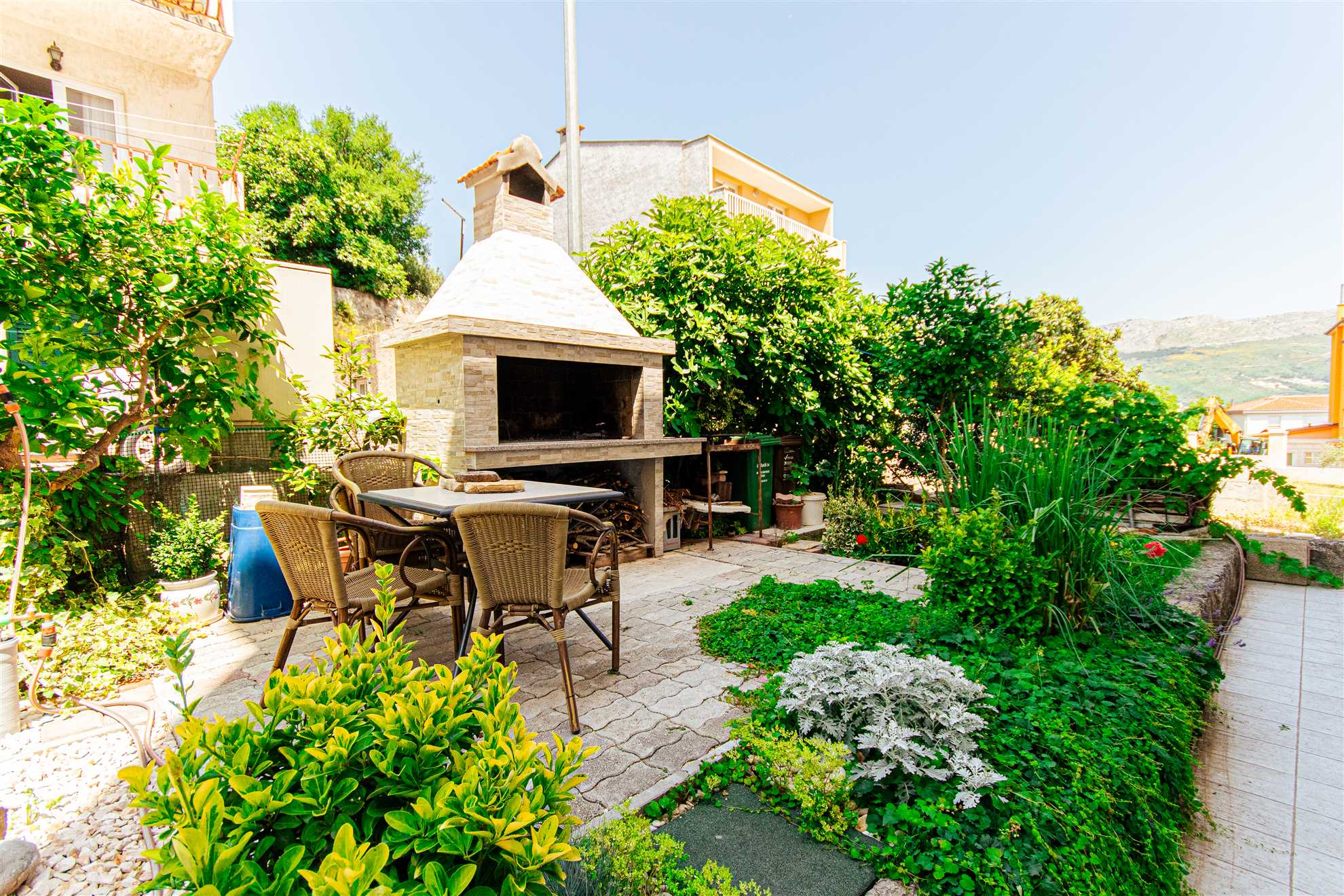 Elegantan apartman Marta, privatni vrt i roštilj, privatni parking