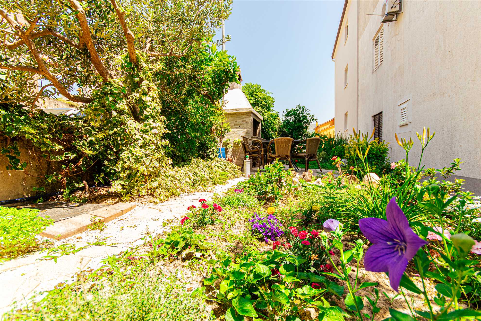 Elegantan apartman Marta, privatni vrt i roštilj, privatni parking