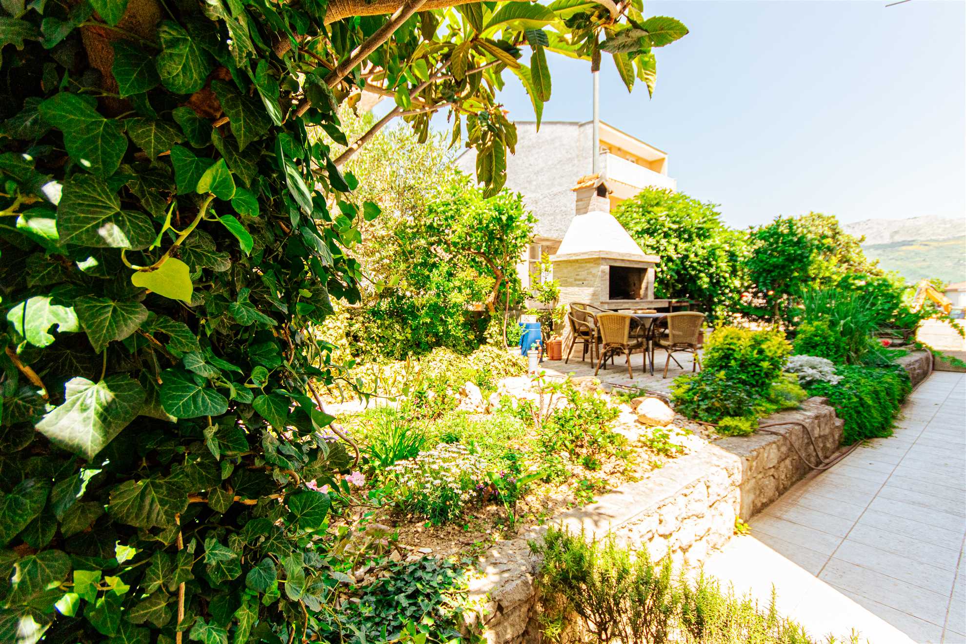 Elegantan apartman Marta, privatni vrt i roštilj, privatni parking