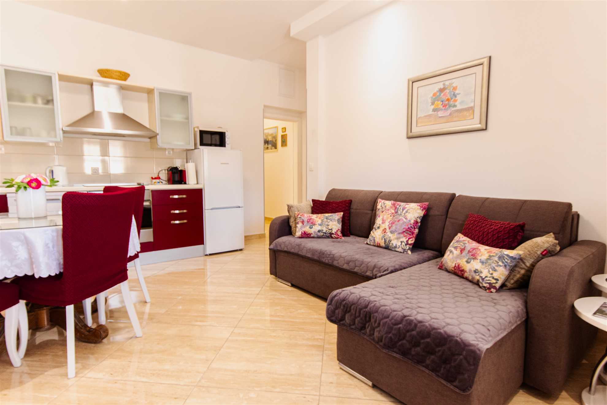 Elegantan apartman Marta, privatni vrt i roštilj, privatni parking