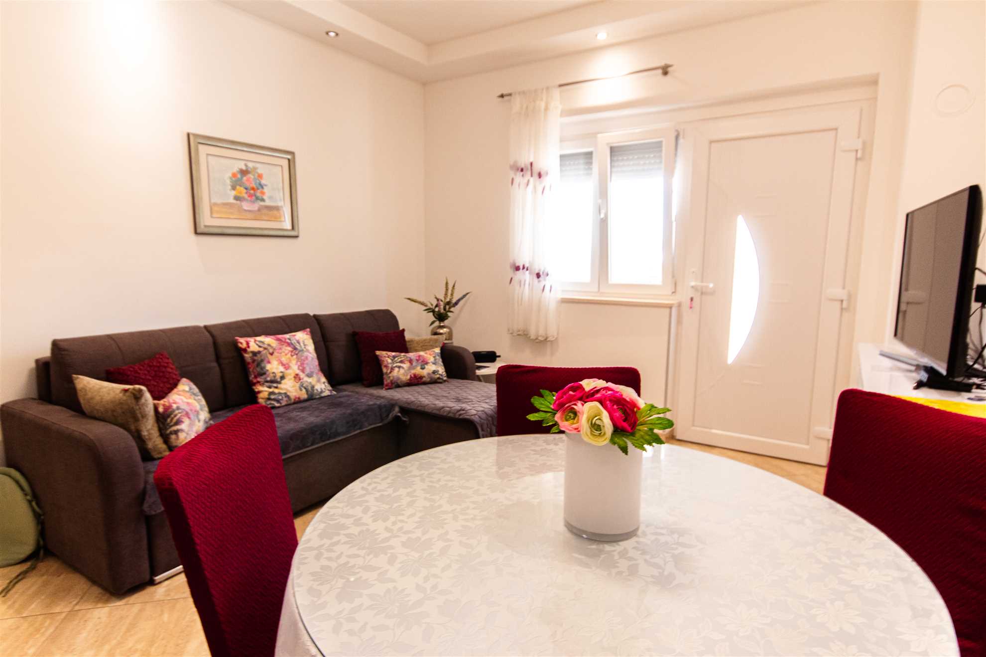 Elegantan apartman Marta, privatni vrt i roštilj, privatni parking