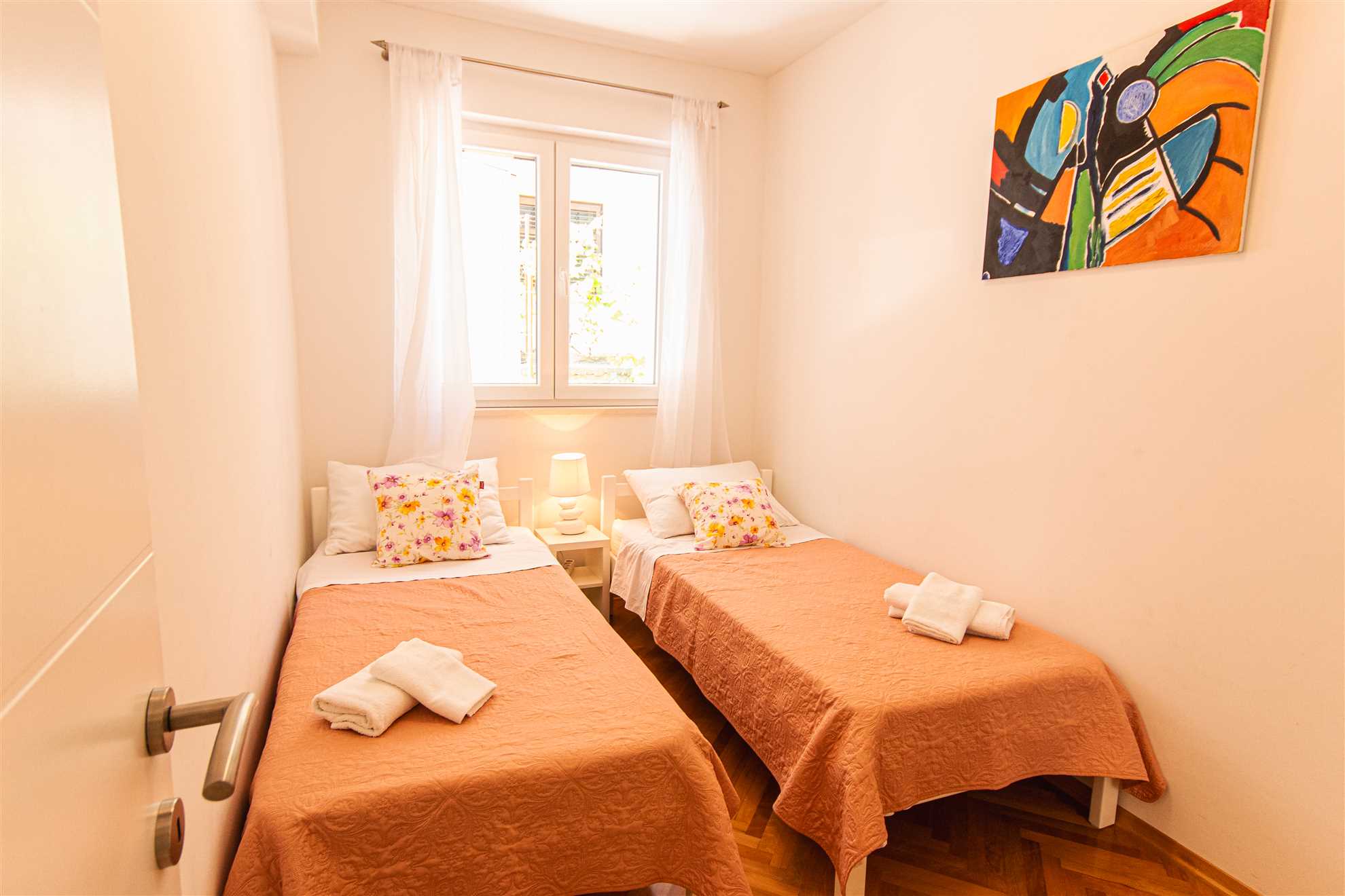 Elegantan apartman Marta, privatni vrt i roštilj, privatni parking