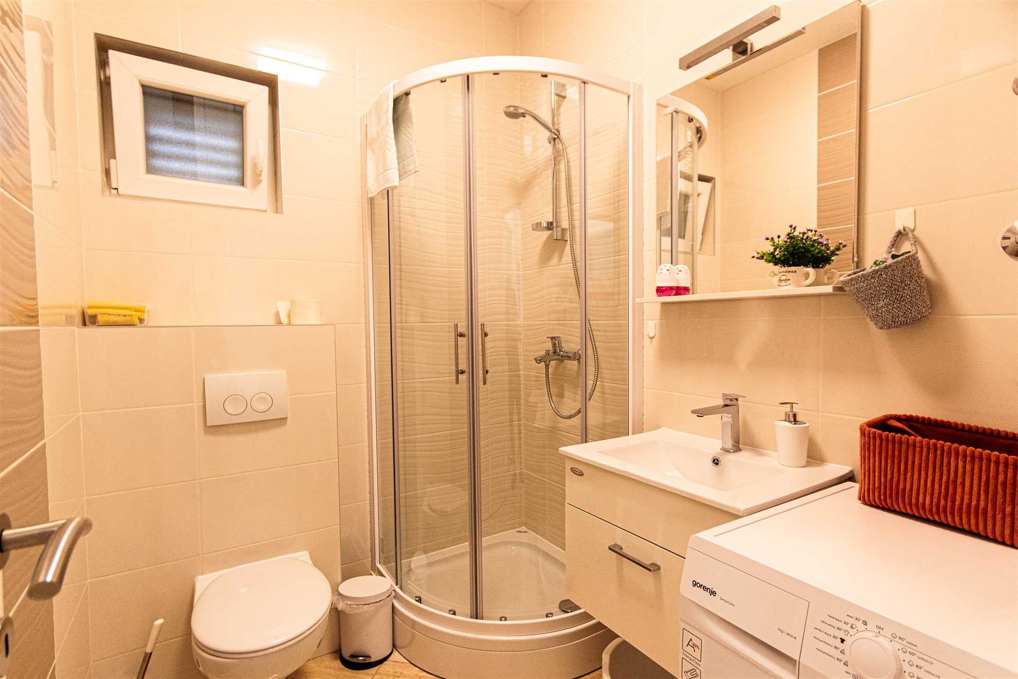 Elegantan apartman Marta, privatni vrt i roštilj, privatni parking