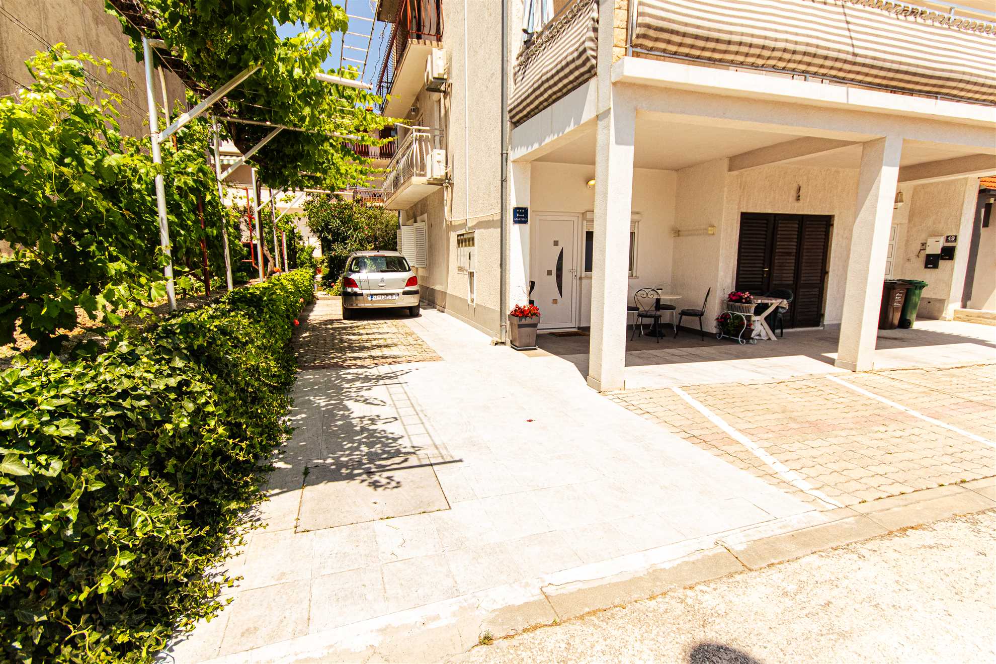 Elegantan apartman Marta, privatni vrt i roštilj, privatni parking