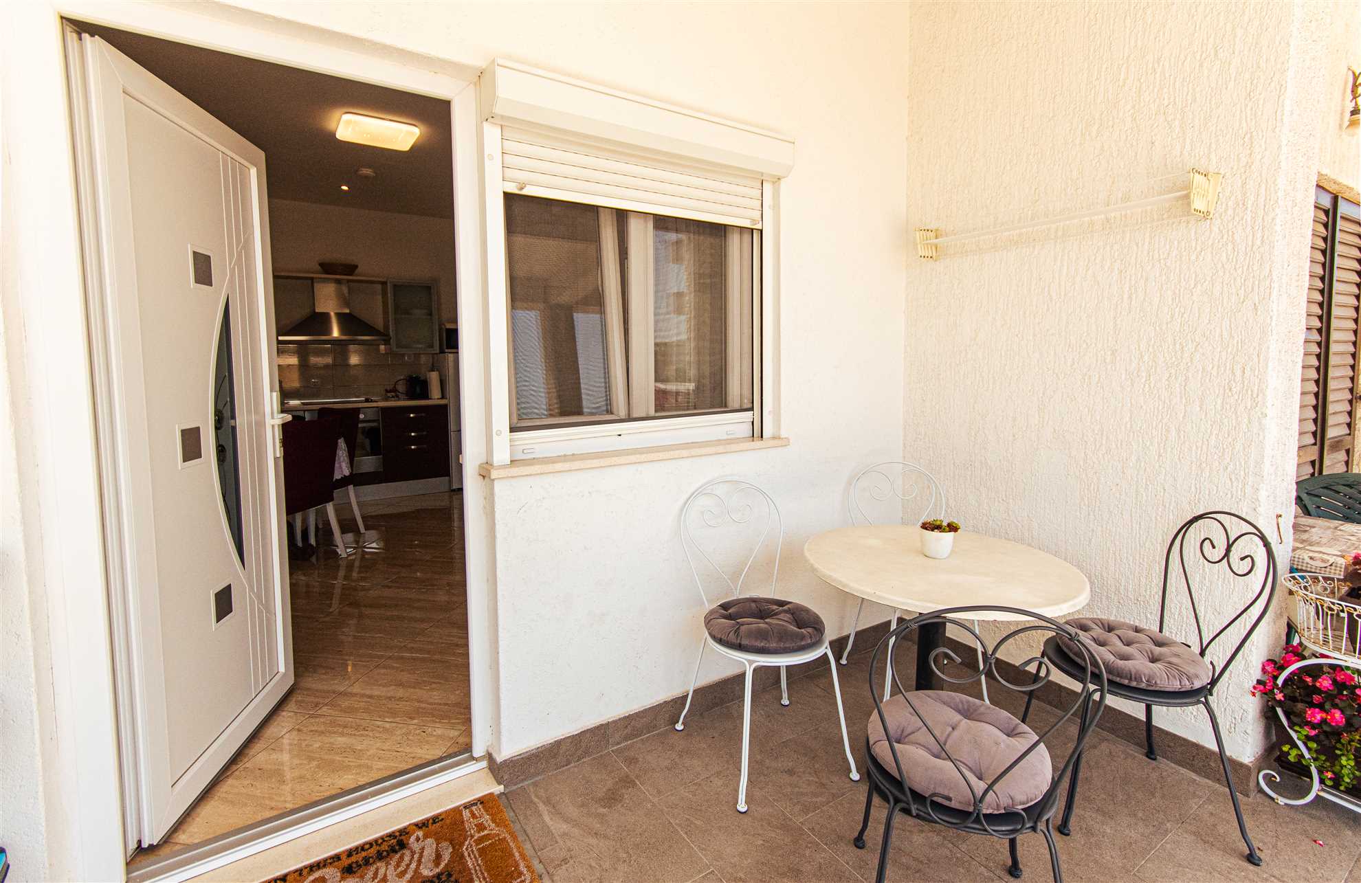 Elegantan apartman Marta, privatni vrt i roštilj, privatni parking