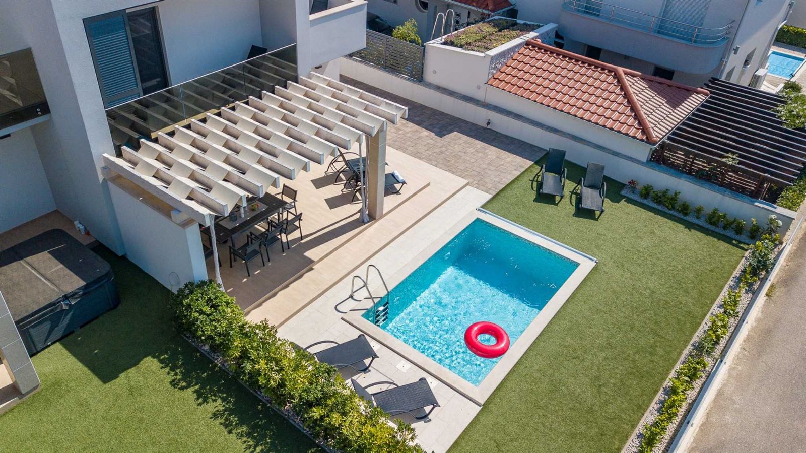 Villa GOLDEN ROSE - modern house with 4 bedrooms, private pool, fenced yard, close to town and beach