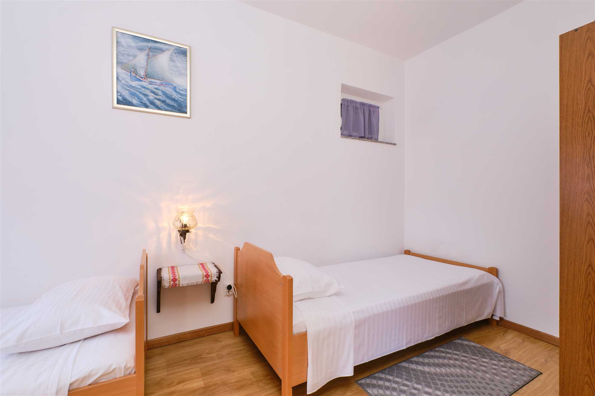 Apartman s 2 spavaće sobe, kapacitetom za 5 gostiju s privatnim parkingom