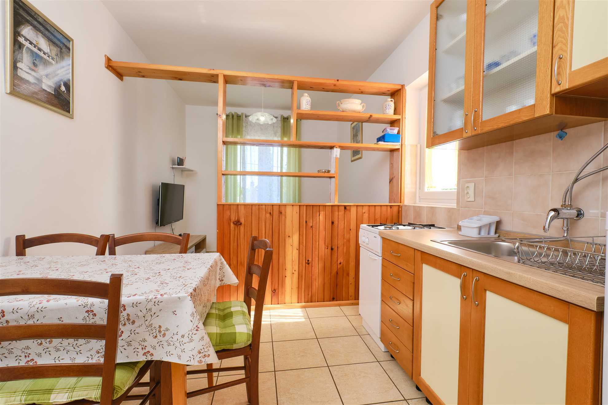 Apartman s 2 spavaće sobe, kapacitetom za 5 gostiju s privatnim parkingom