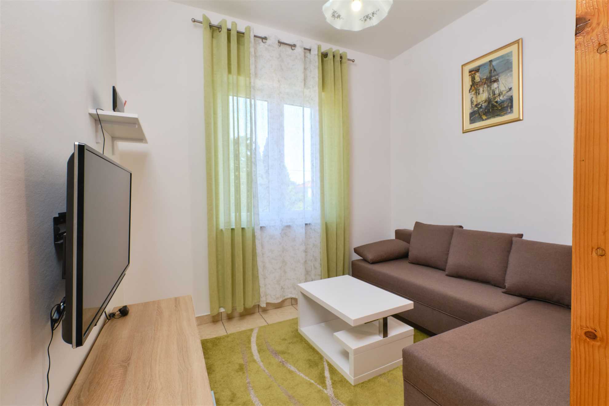 Apartman s 2 spavaće sobe, kapacitetom za 5 gostiju s privatnim parkingom