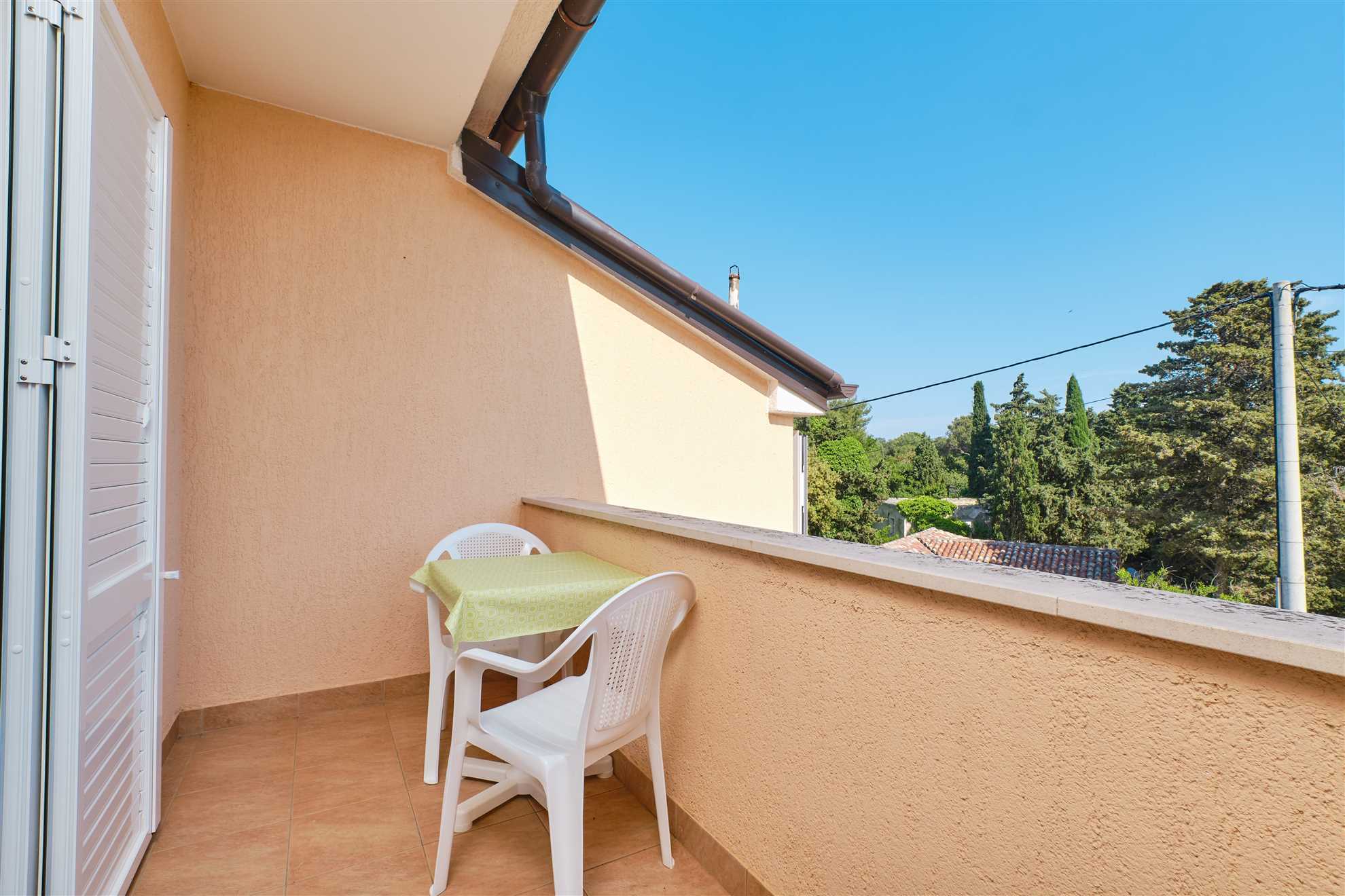 Apartman s 2 spavaće sobe, kapacitetom za 5 gostiju s privatnim parkingom