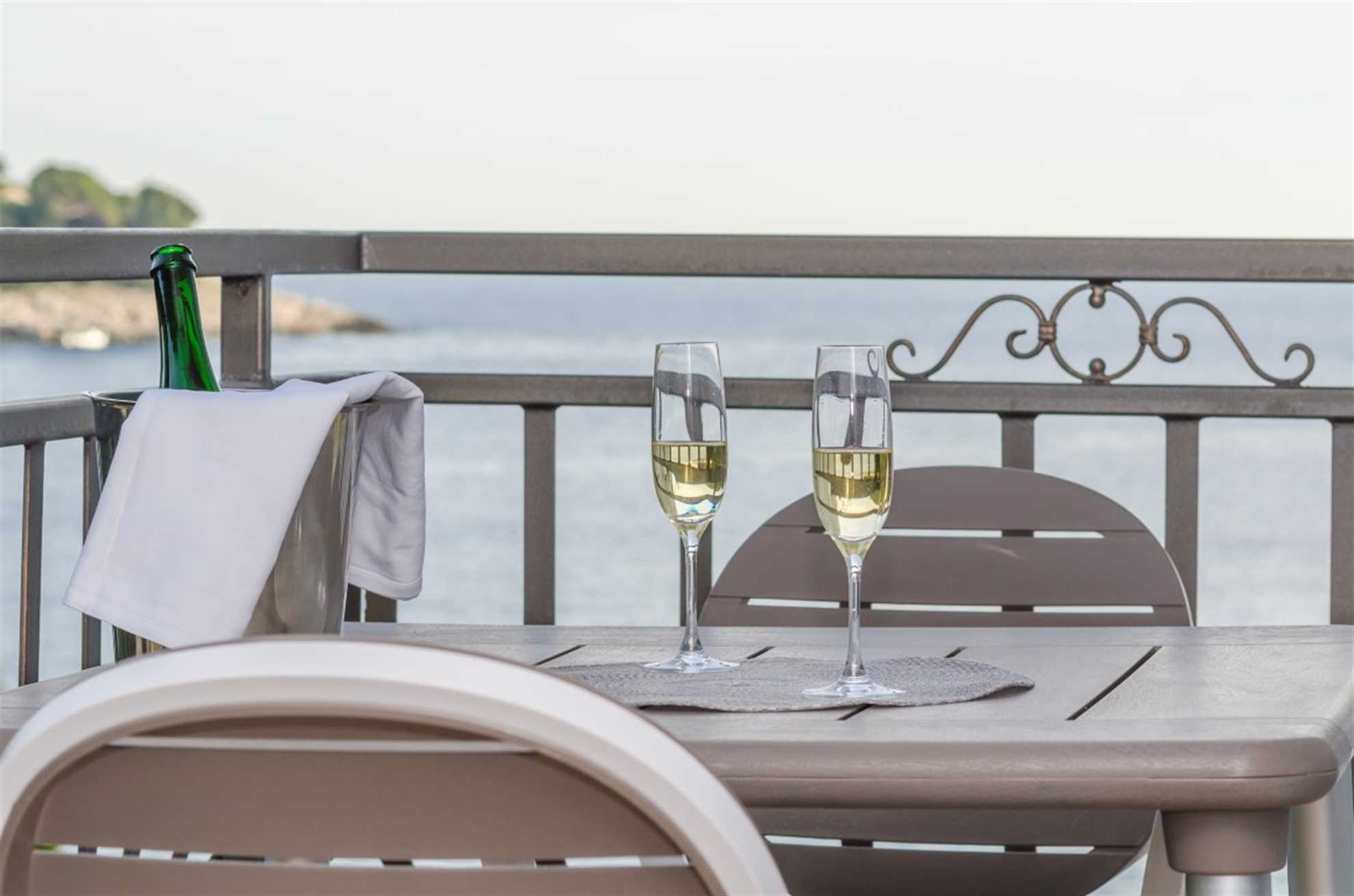 Superior studio balcony,sea view - GARDEN SECRET