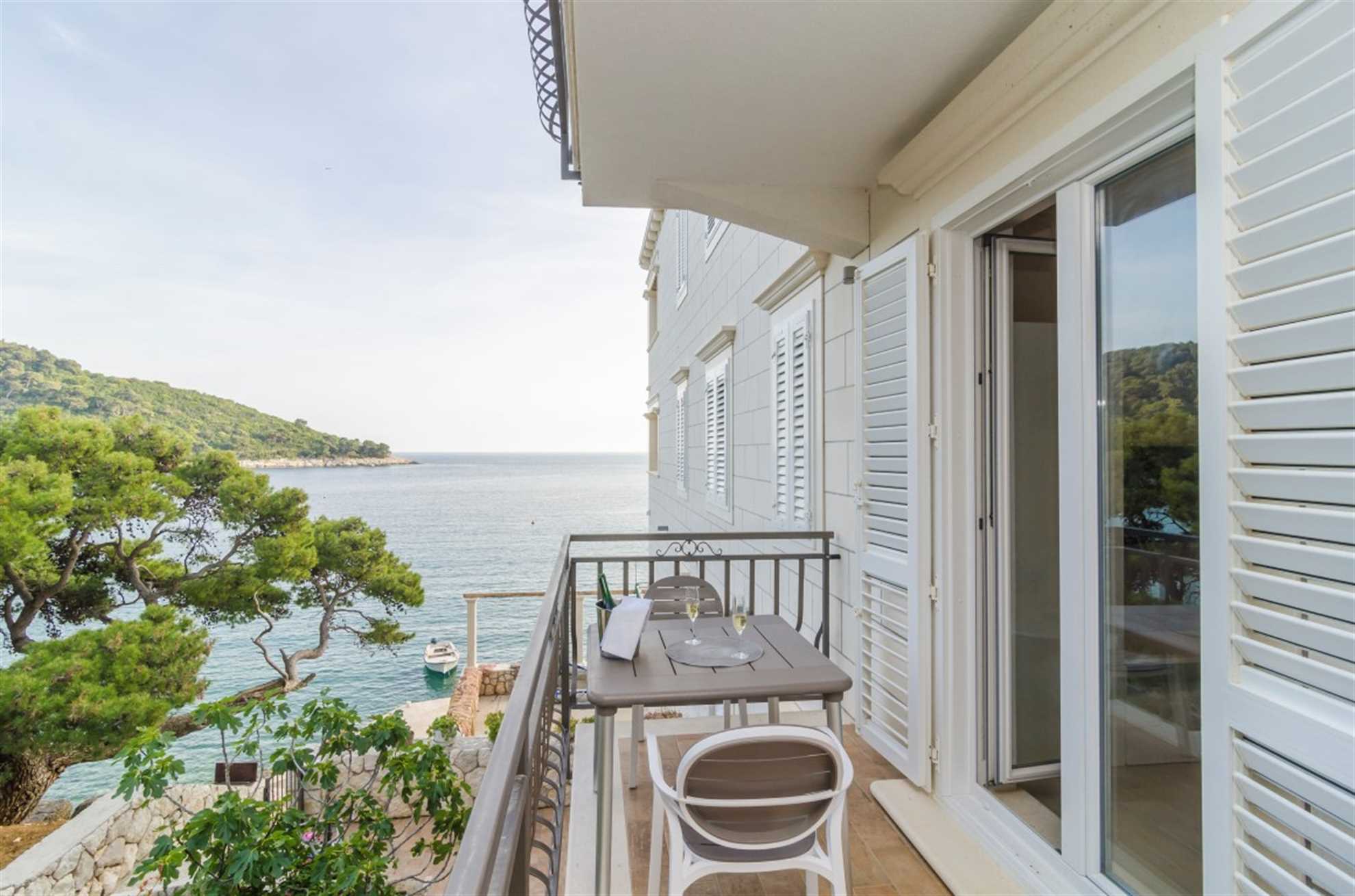 Superior studio balcony,sea view - GARDEN SECRET