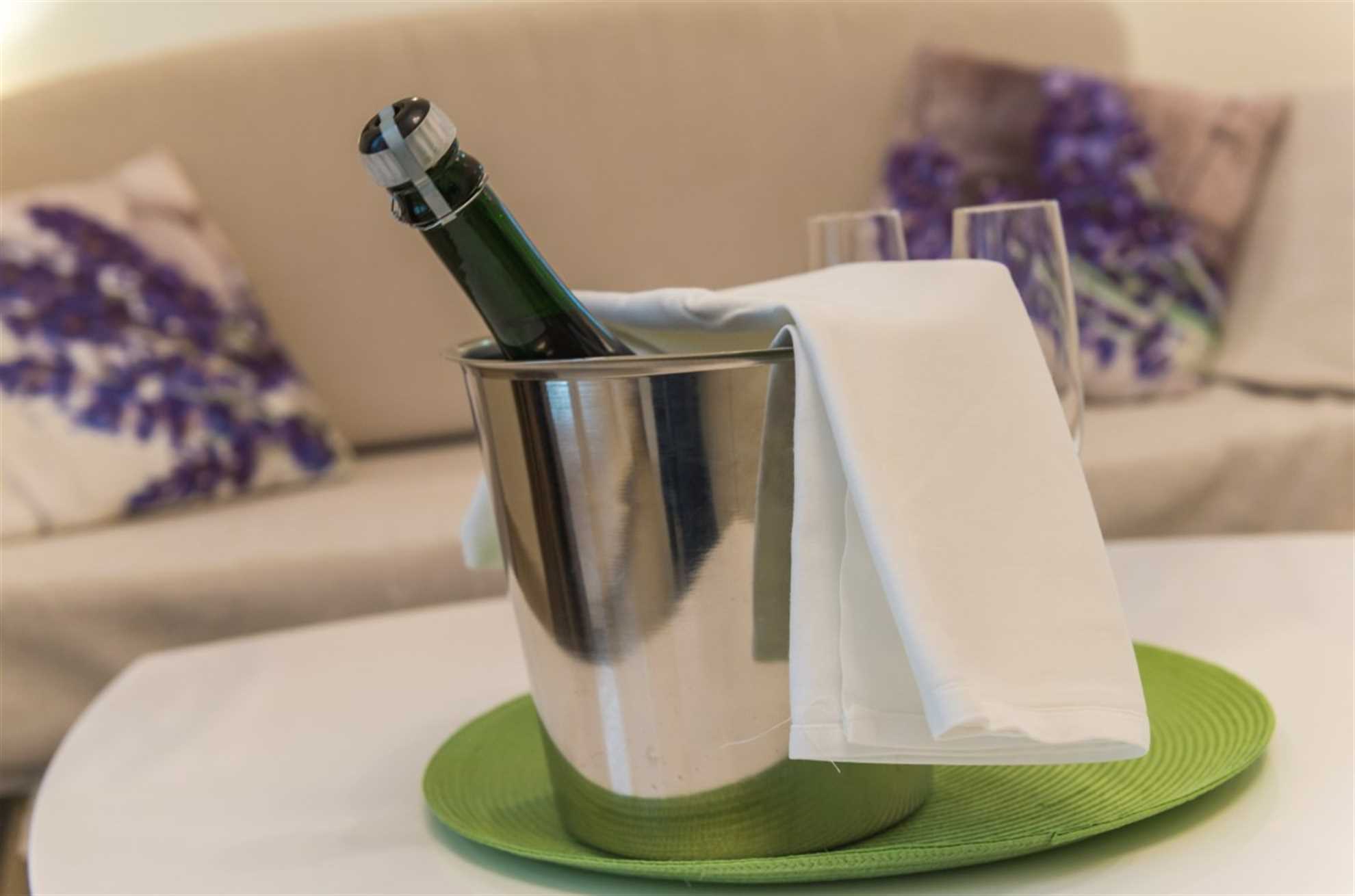 DELUXE STUDIO - TOUCH OF INFINITY