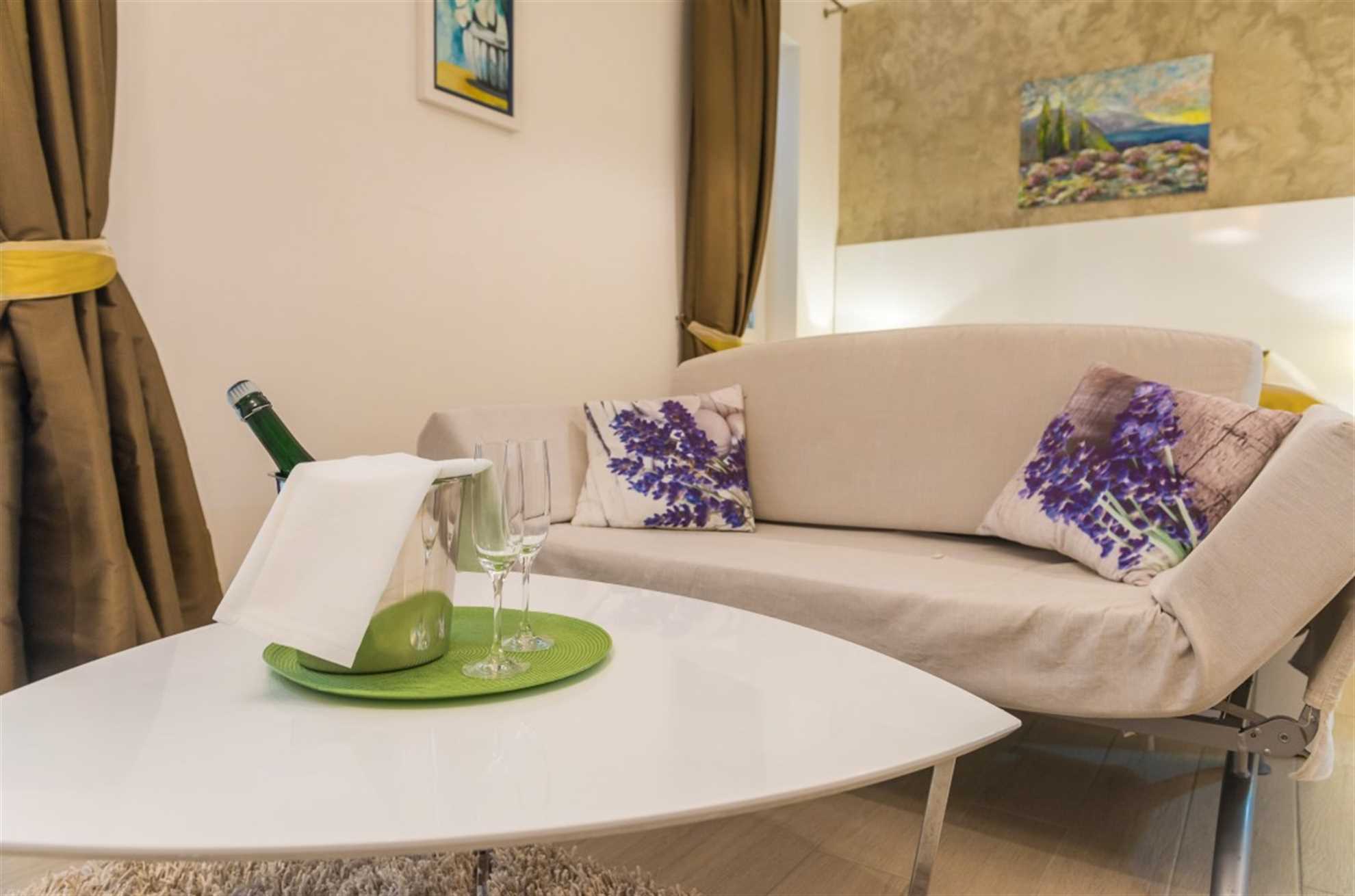 DELUXE STUDIO - TOUCH OF INFINITY