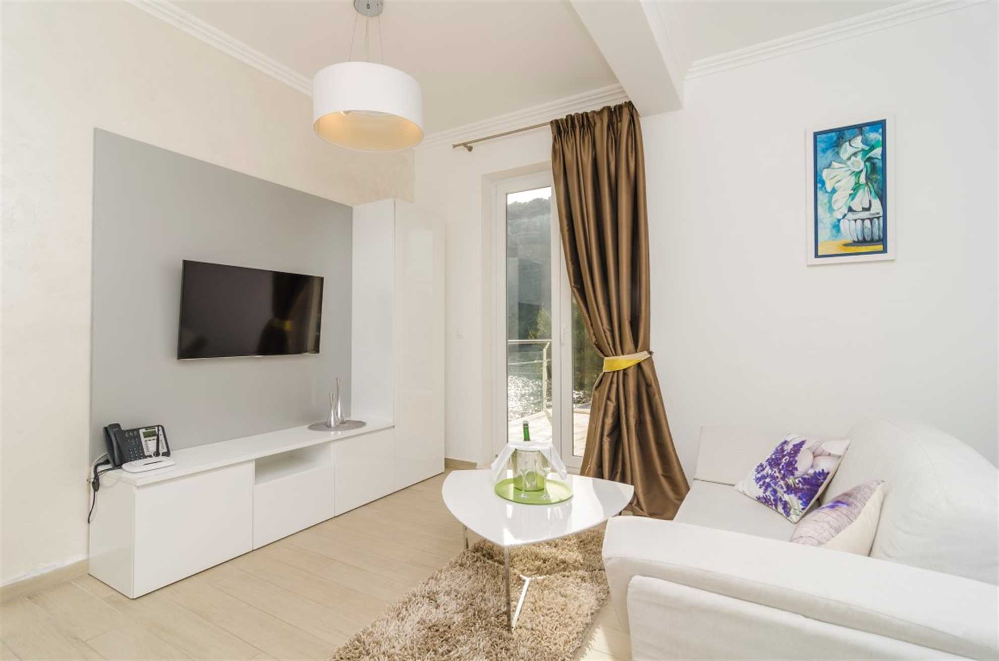 DELUXE STUDIO - TOUCH OF INFINITY