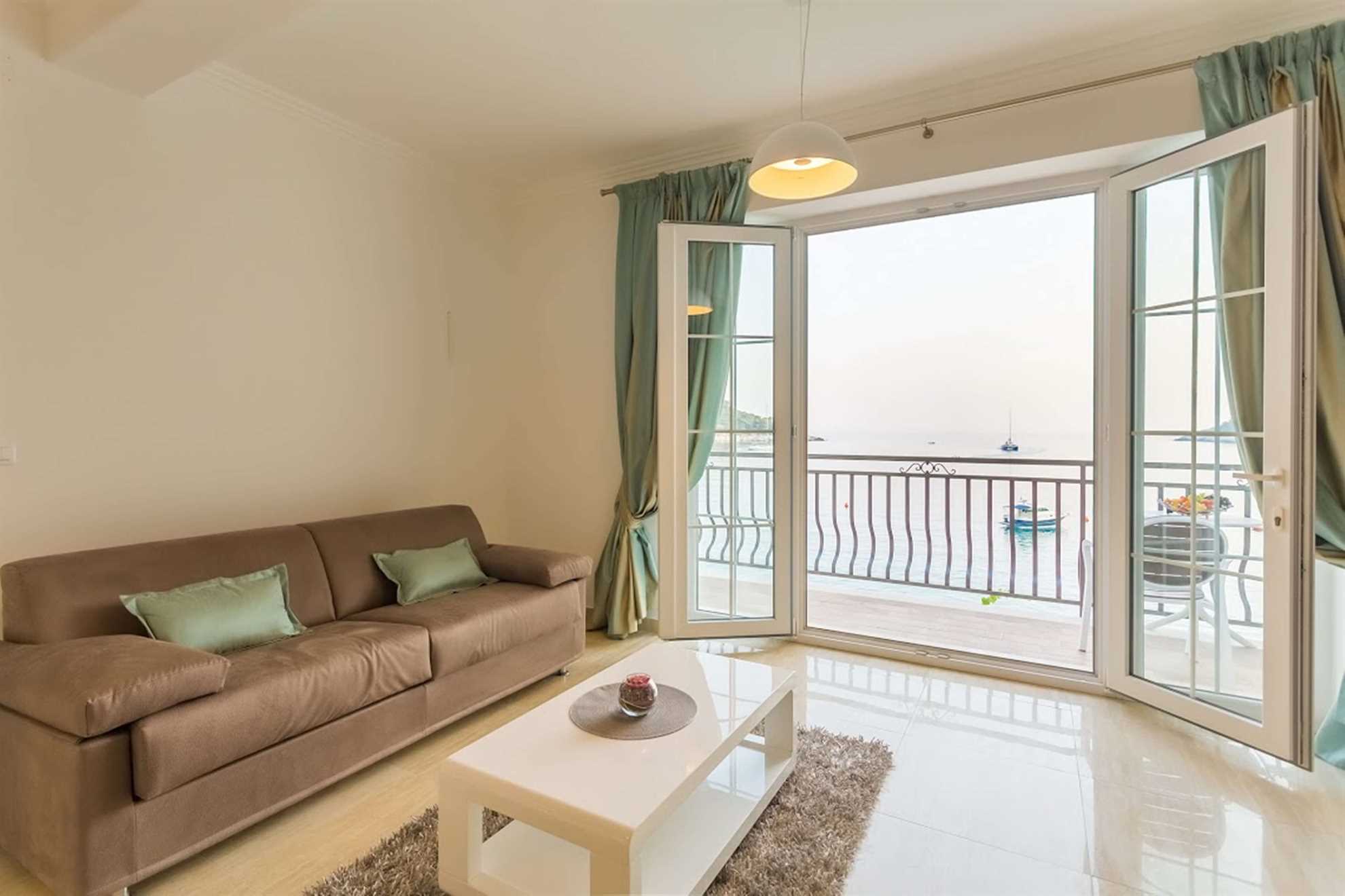 COMFORT DELUXE SUITE - JASMIN LUSH