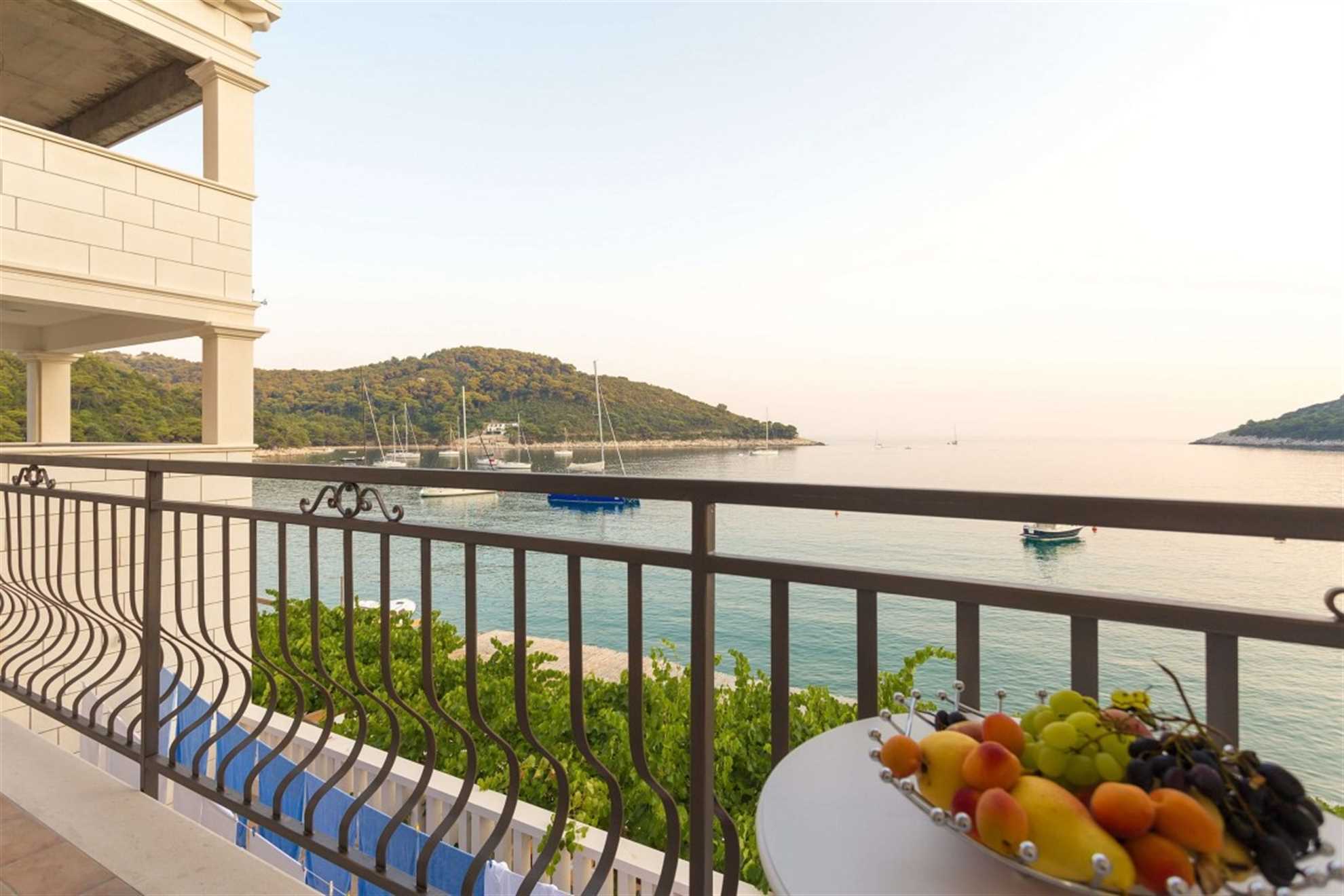 COMFORT DELUXE SUITE - JASMIN LUSH