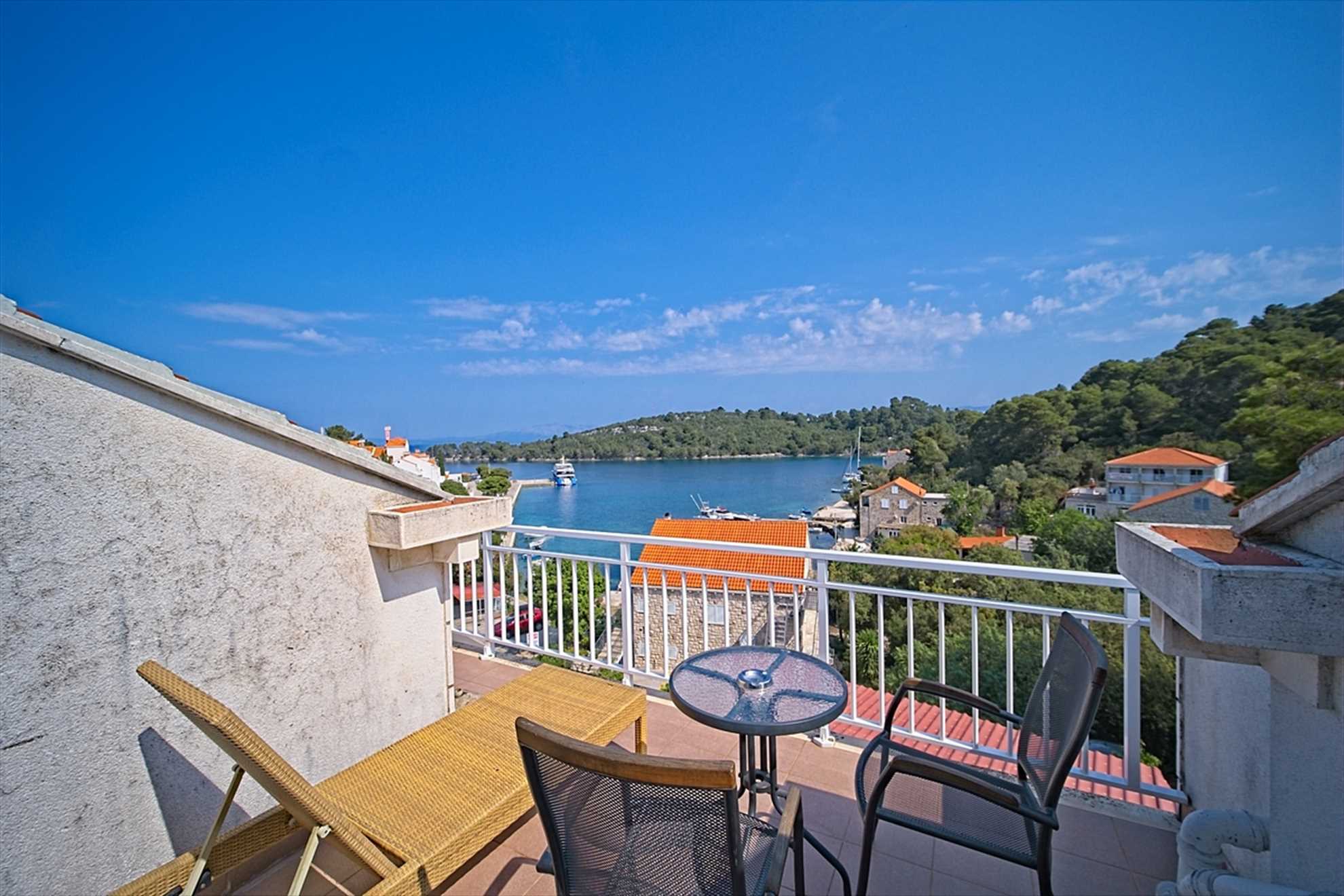 Matana Pomena - A2 One bedroom apartment with balcony and sea view