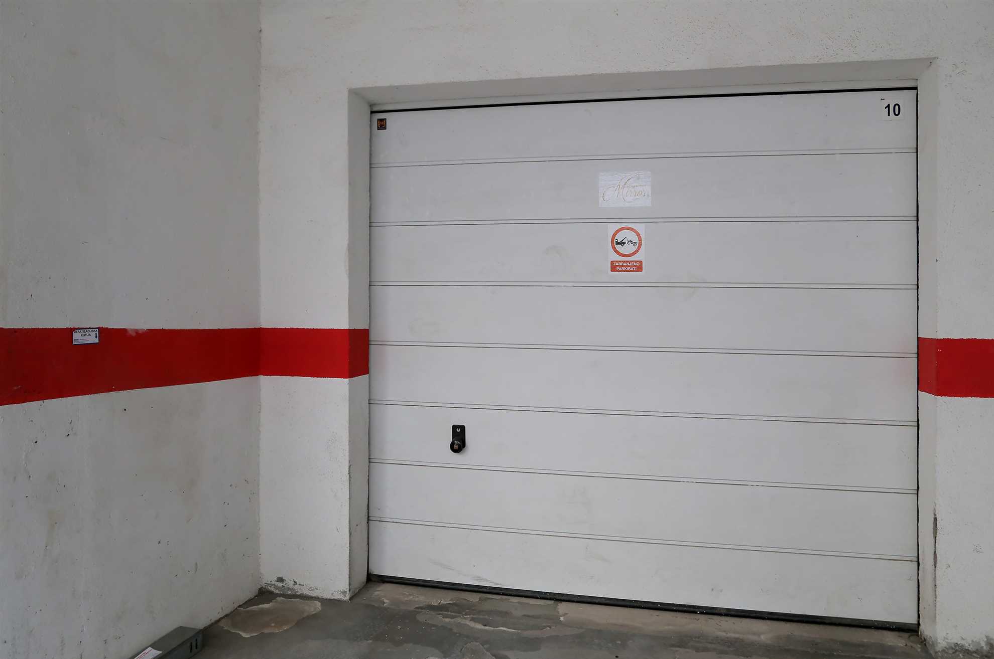 OGLEDALO stanovanje s parkirno garažo