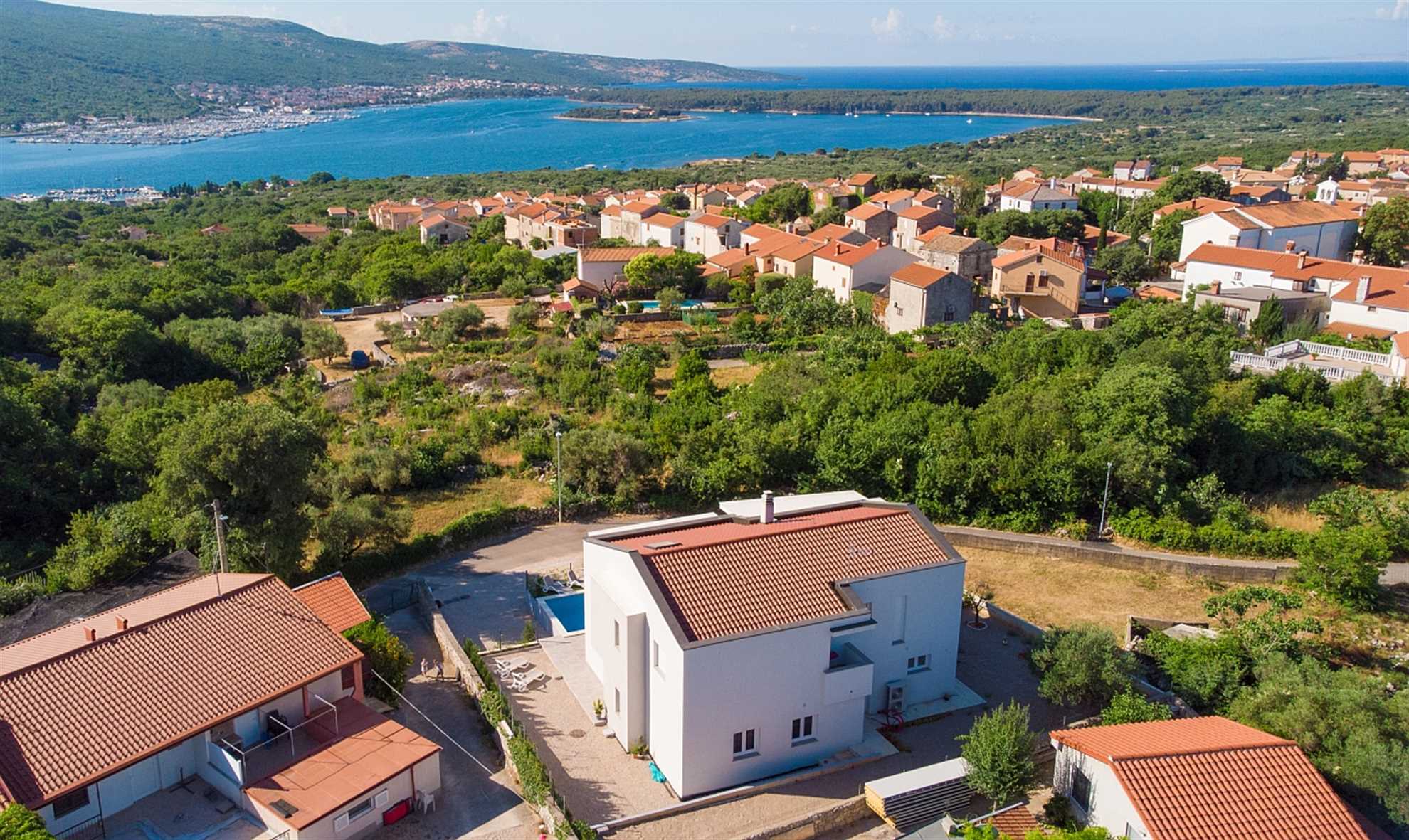 Apartman Timmy s privatnim bazenom i pogledom na more