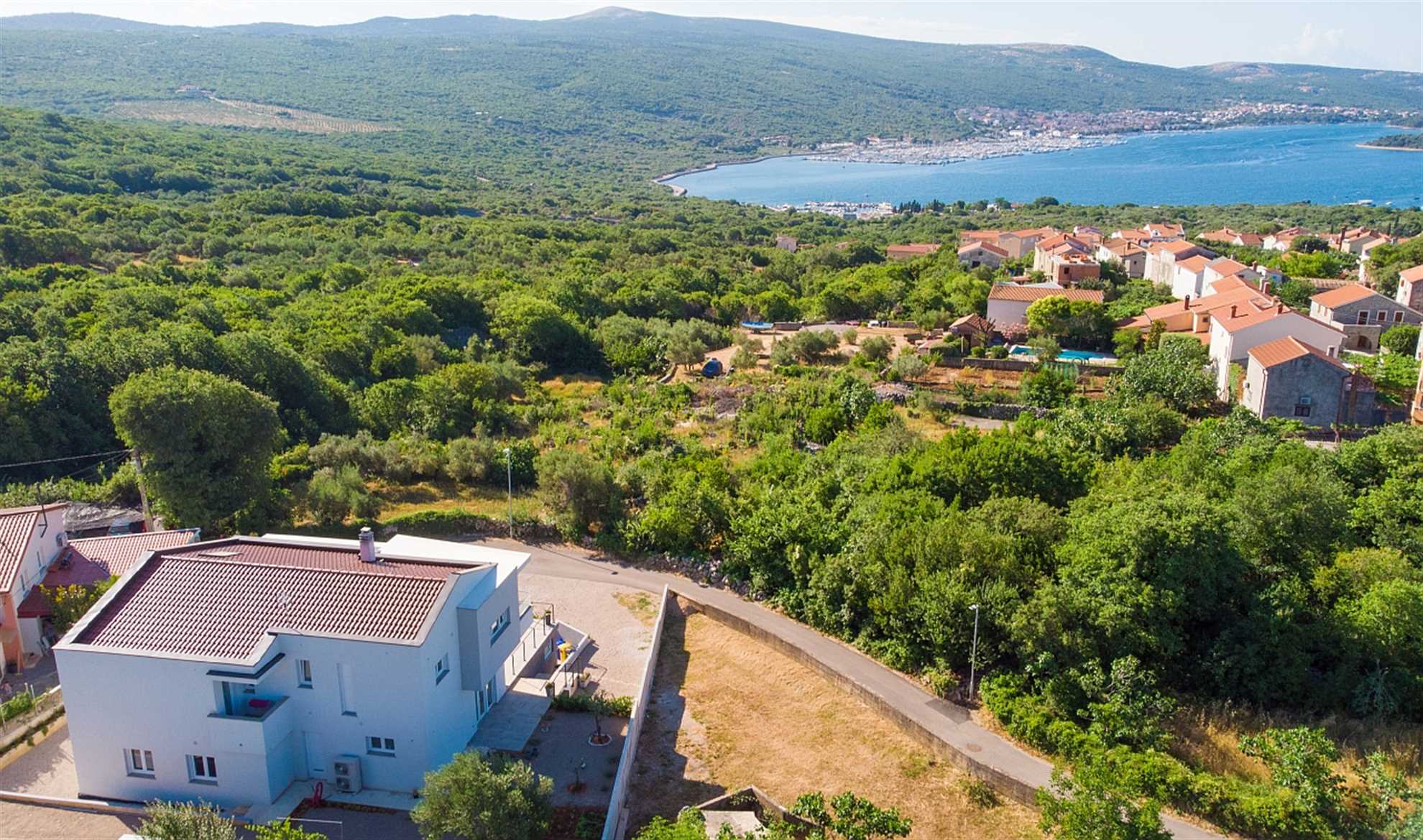 Apartman Timmy s privatnim bazenom i pogledom na more