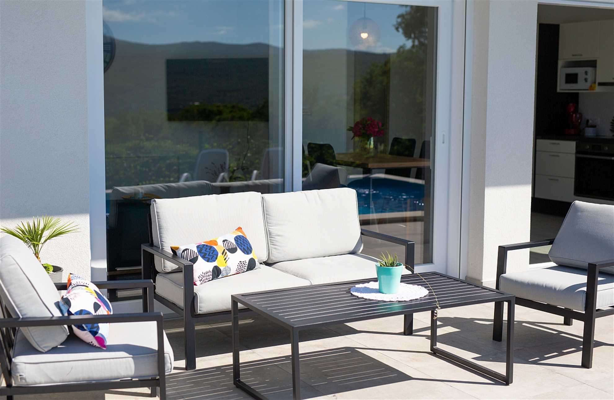 Apartman Timmy s privatnim bazenom i pogledom na more