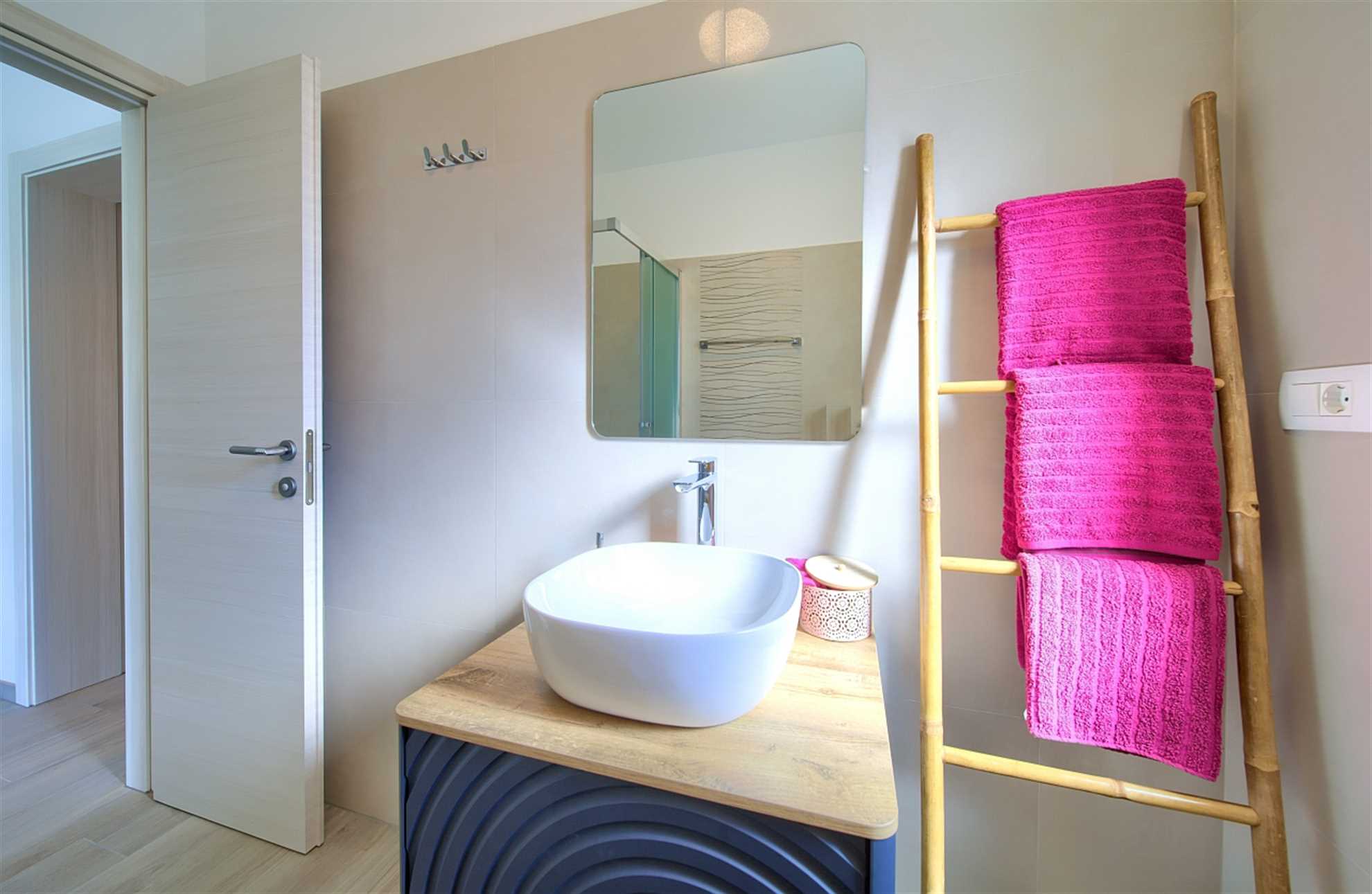 Apartman Timmy s privatnim bazenom i pogledom na more