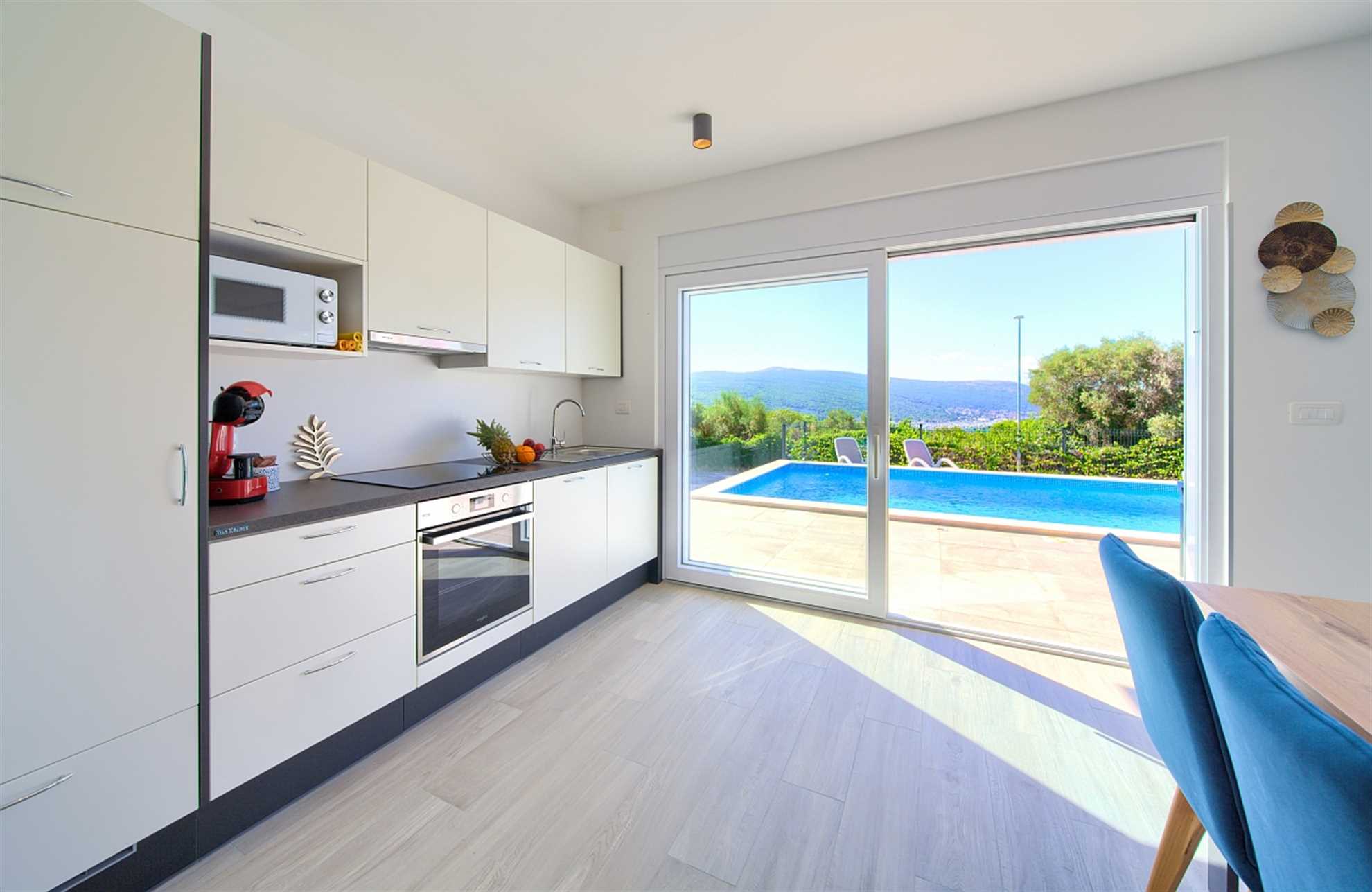 Apartman Timmy s privatnim bazenom i pogledom na more