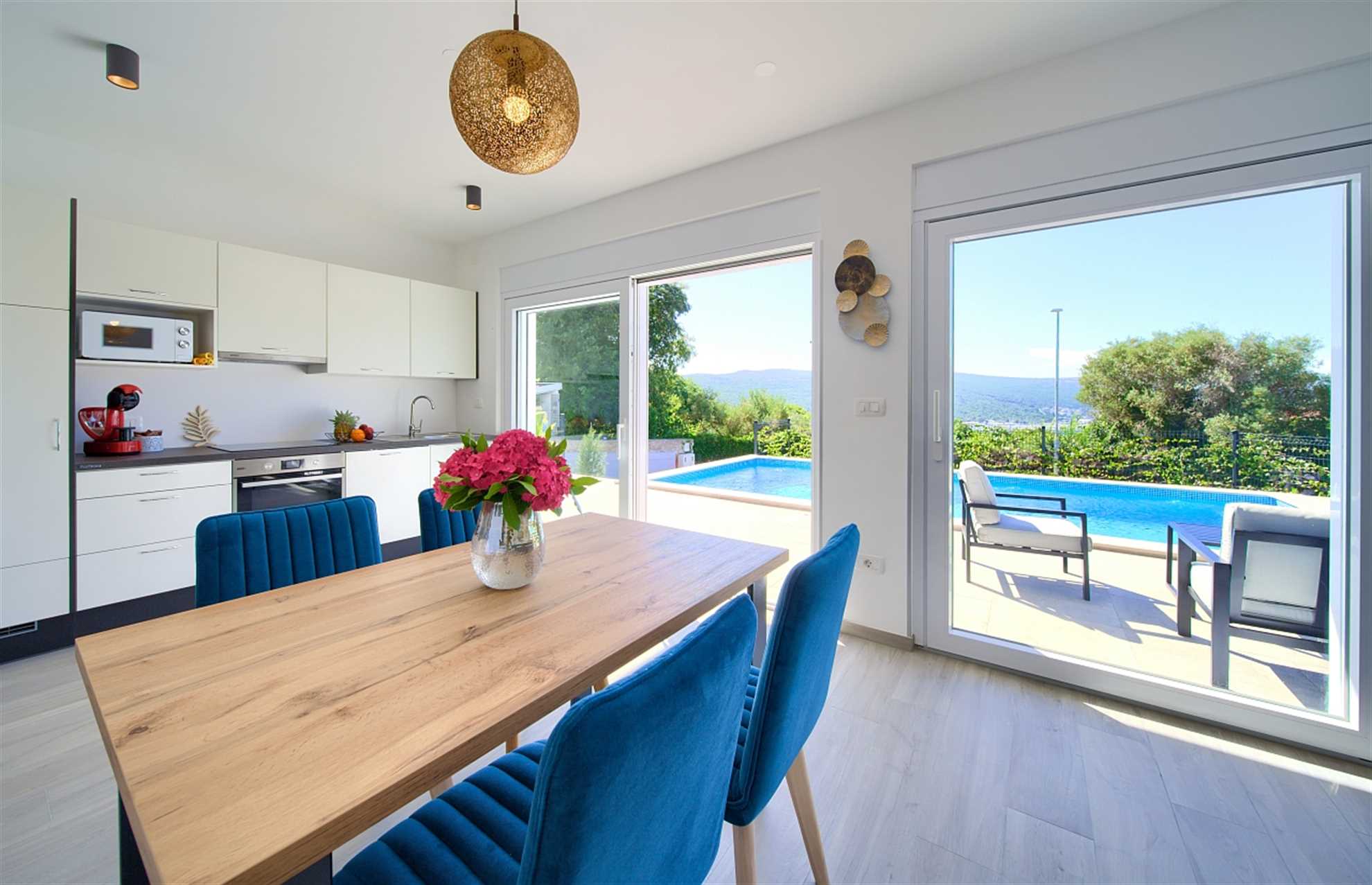 Apartman Timmy s privatnim bazenom i pogledom na more