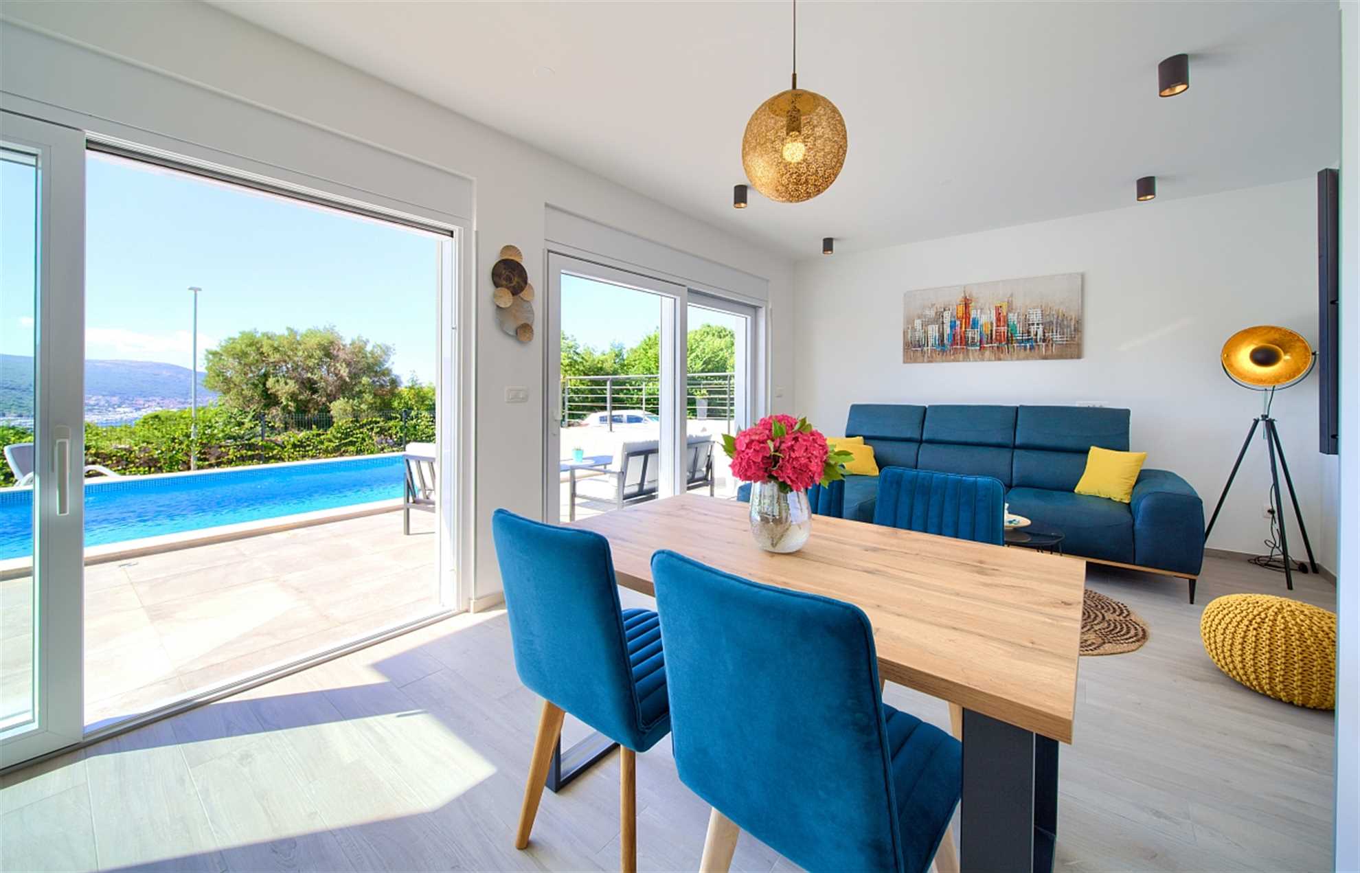 Apartman Timmy s privatnim bazenom i pogledom na more