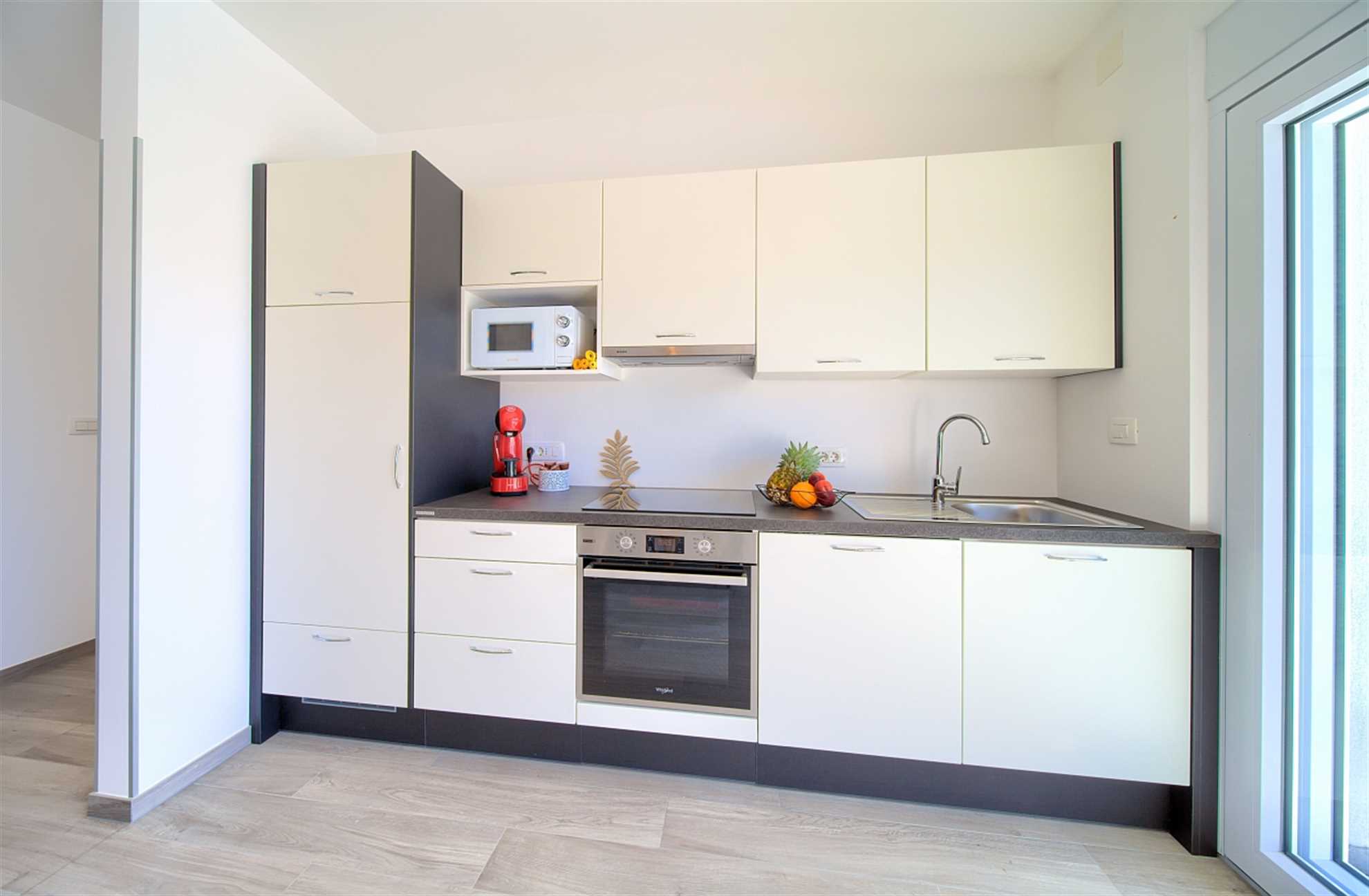 Apartman Timmy s privatnim bazenom i pogledom na more