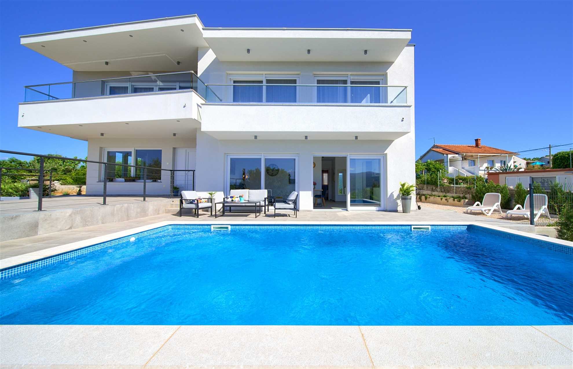 Apartman Timmy s privatnim bazenom i pogledom na more