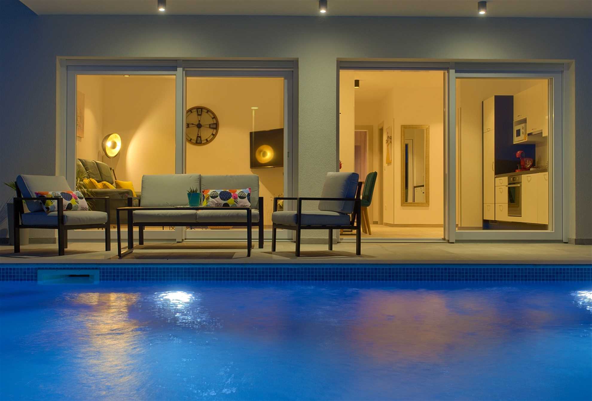 Apartman Timmy s privatnim bazenom i pogledom na more