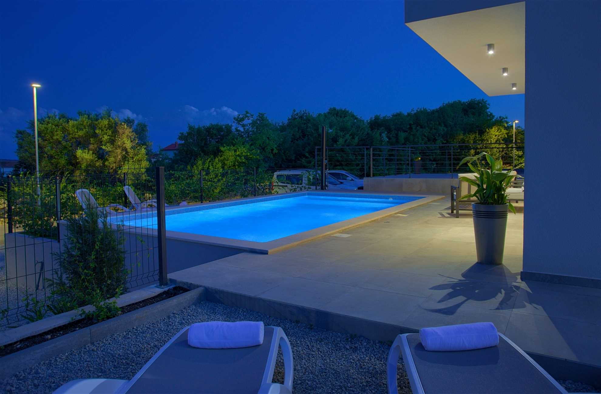 Apartman Timmy s privatnim bazenom i pogledom na more