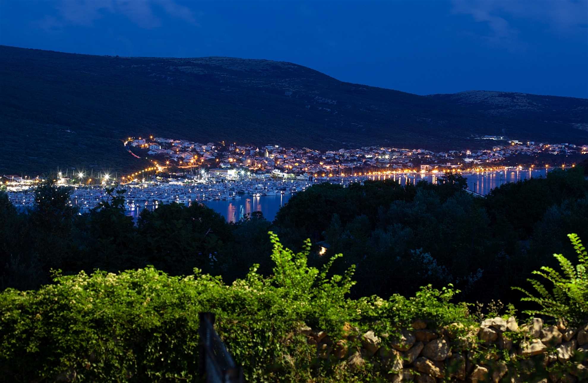 Apartman Timmy s privatnim bazenom i pogledom na more