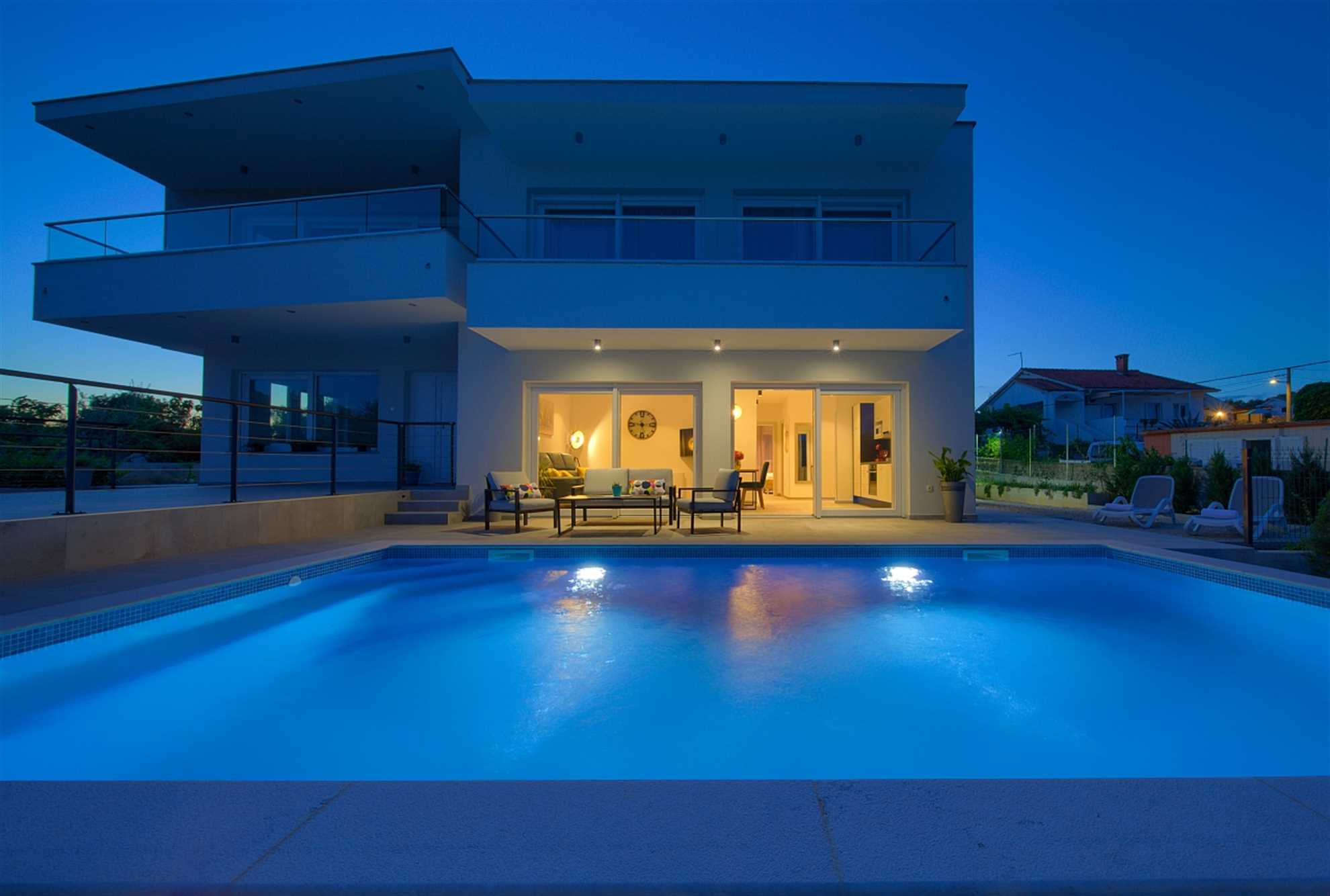 Apartman Timmy s privatnim bazenom i pogledom na more