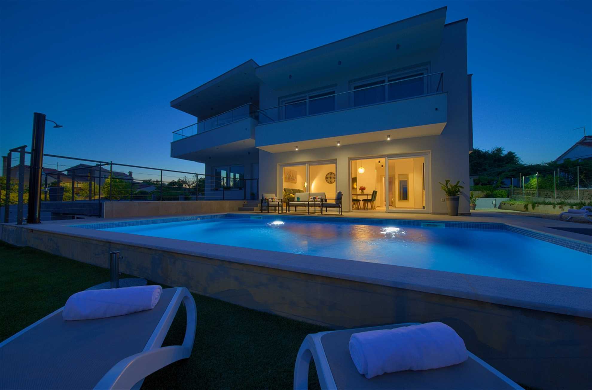 Apartman Timmy s privatnim bazenom i pogledom na more