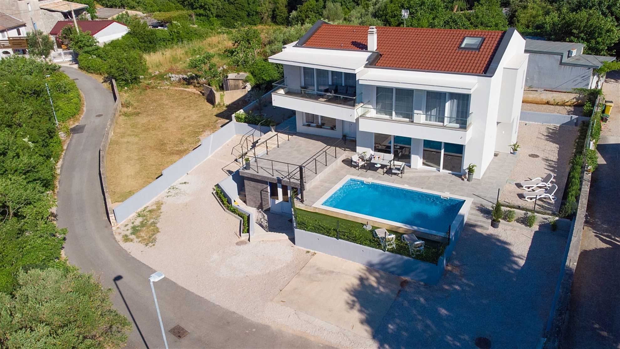 Apartman Timmy s privatnim bazenom i pogledom na more