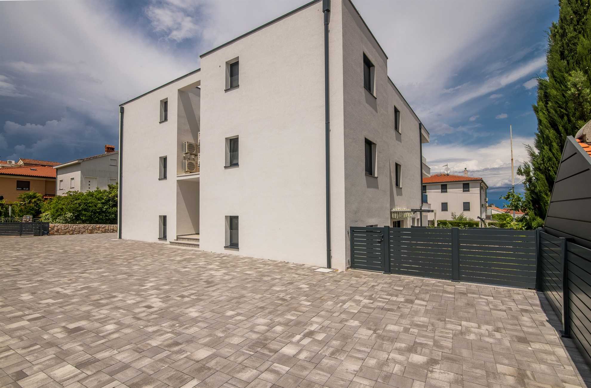 Deluxe Apartment I. near the beach with Jacuzzi