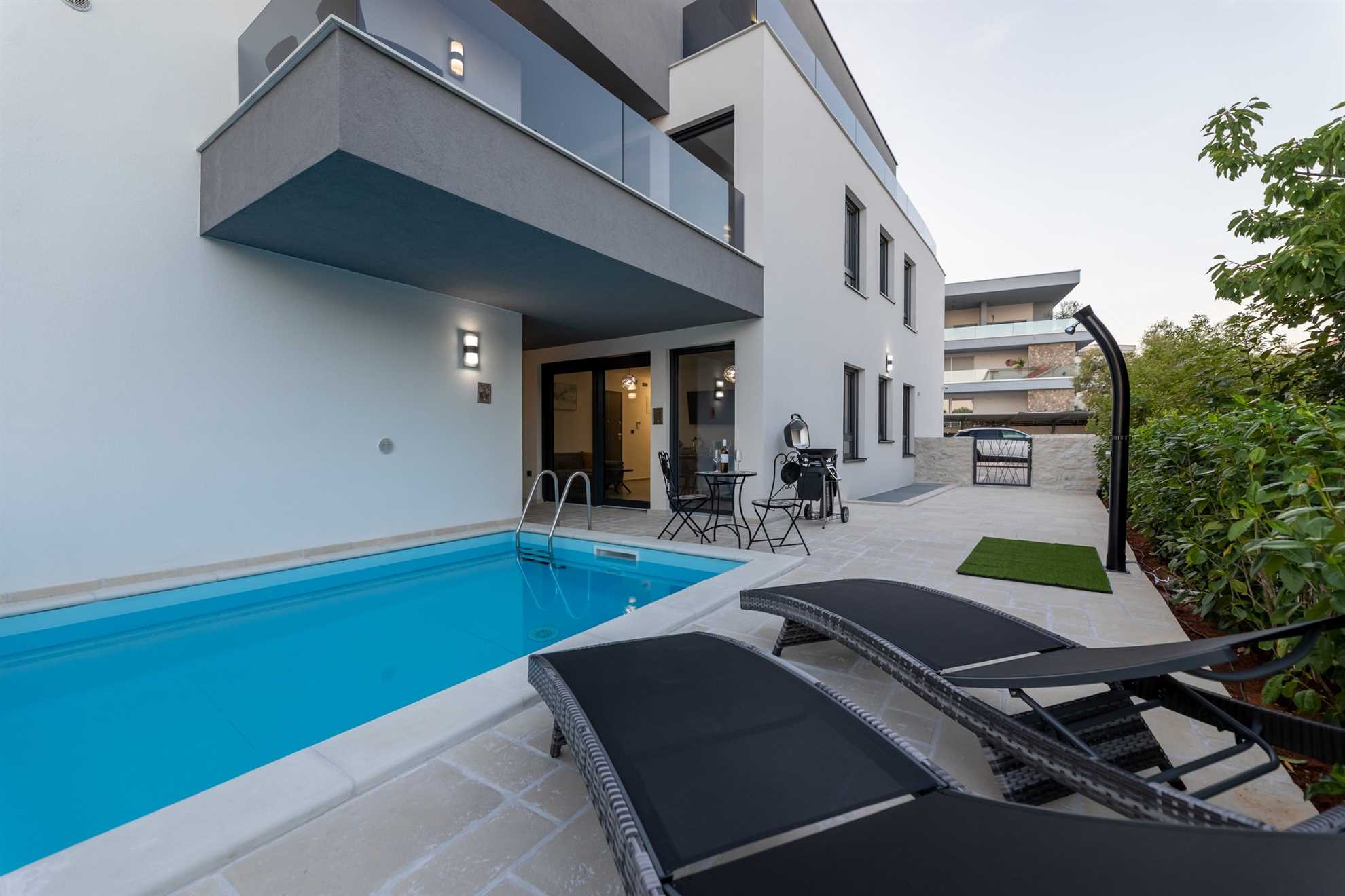 Luksuzni stan II. s grijanim bazenom u Villa Adria Apartments