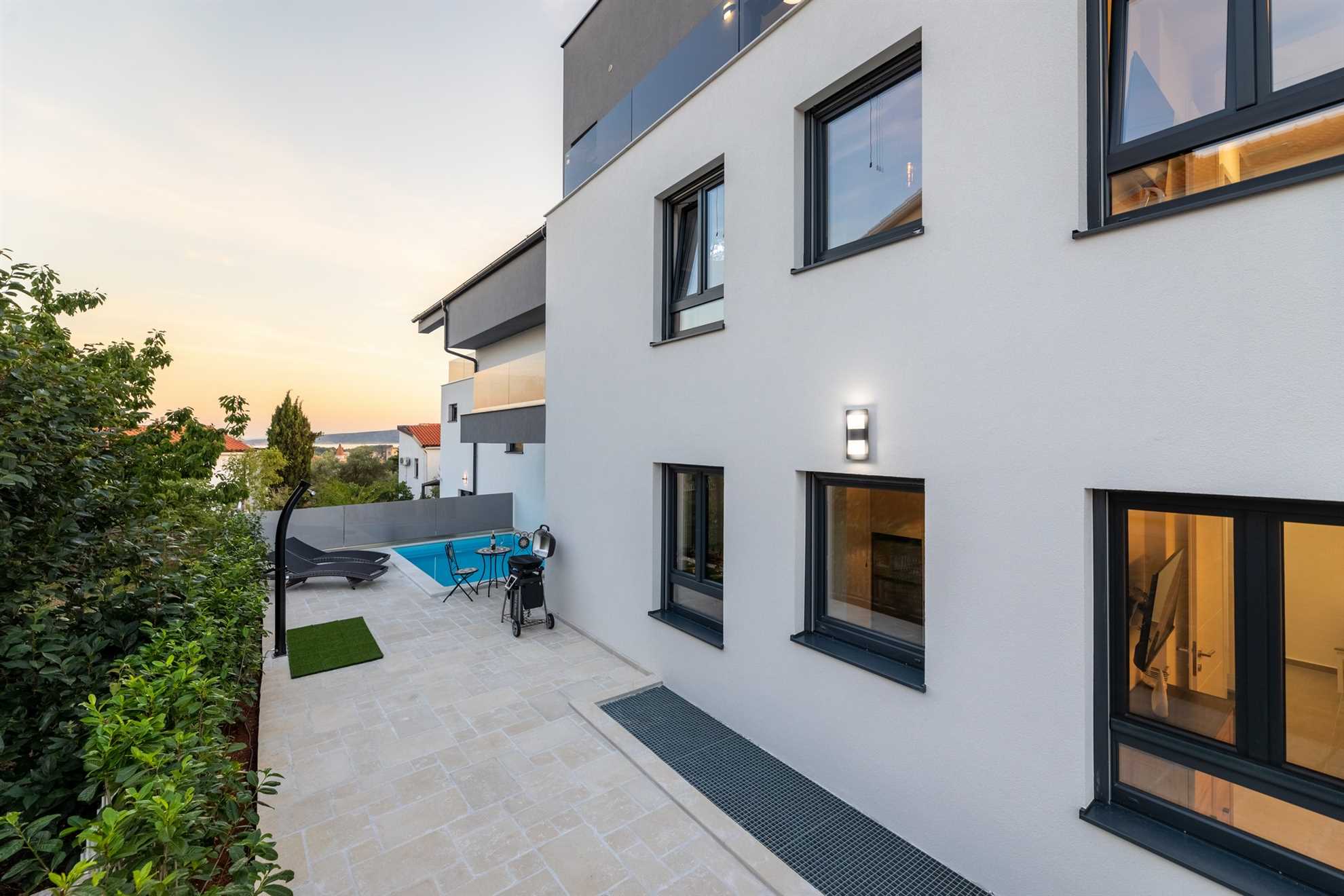 Luksuzni stan II. s grijanim bazenom u Villa Adria Apartments