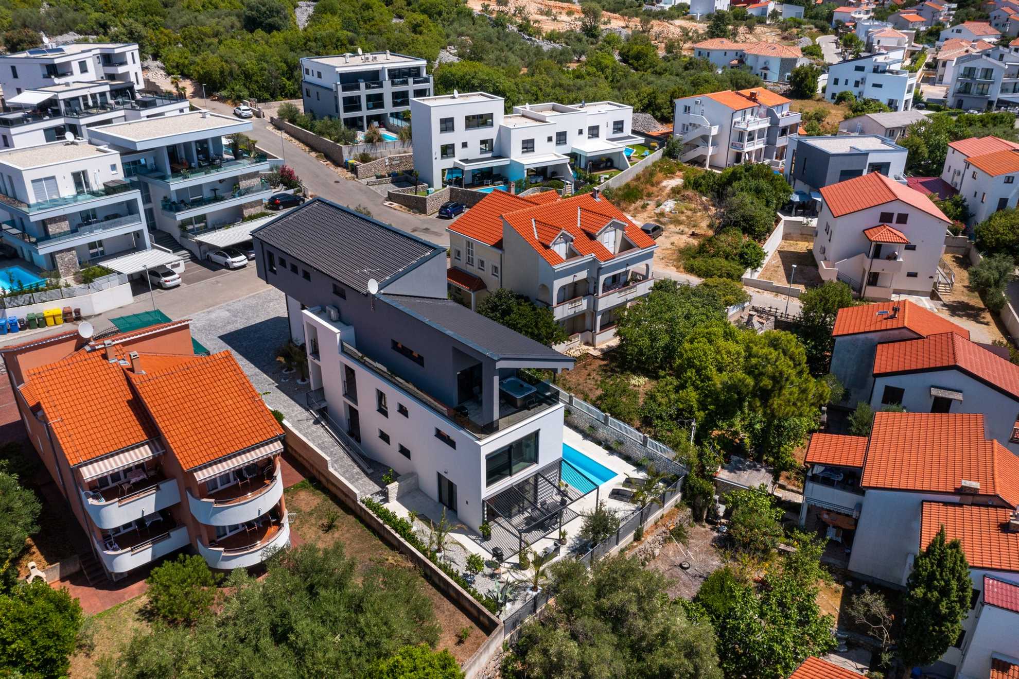 Luksuzni stan II. s grijanim bazenom u Villa Adria Apartments