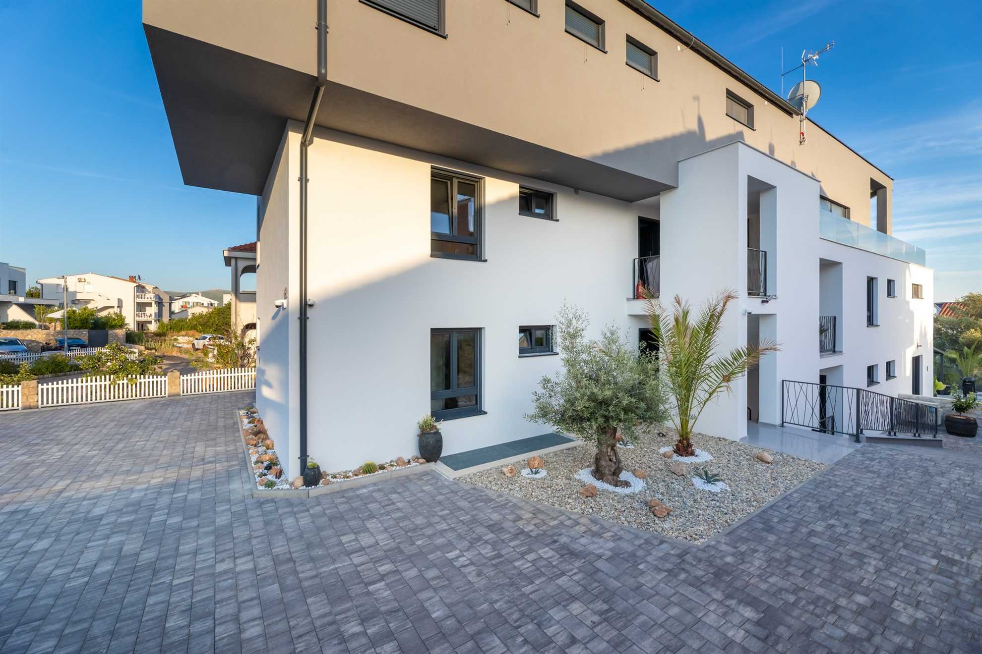 Luksuzni stan II. s grijanim bazenom u Villa Adria Apartments