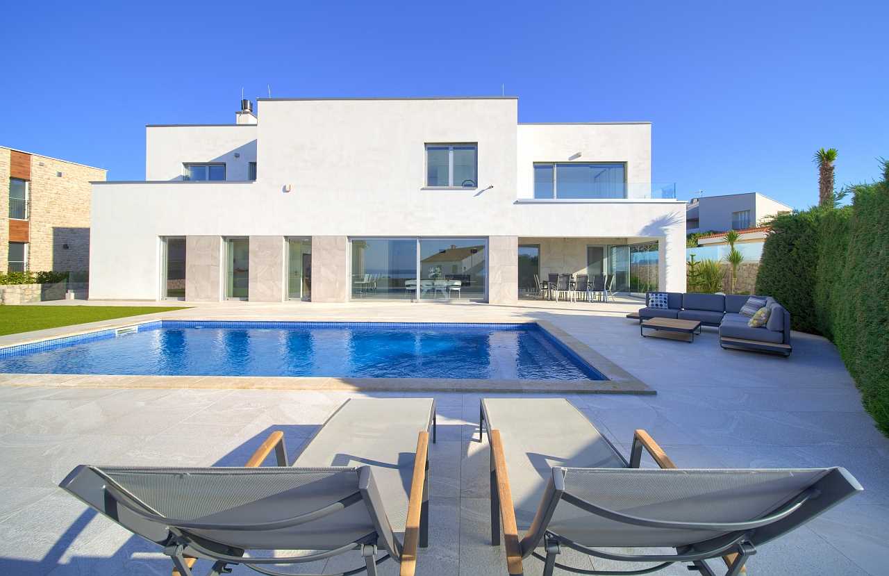 Villa Sia s grijanim bazenom, pogledom na more, garažom i e-biciklima